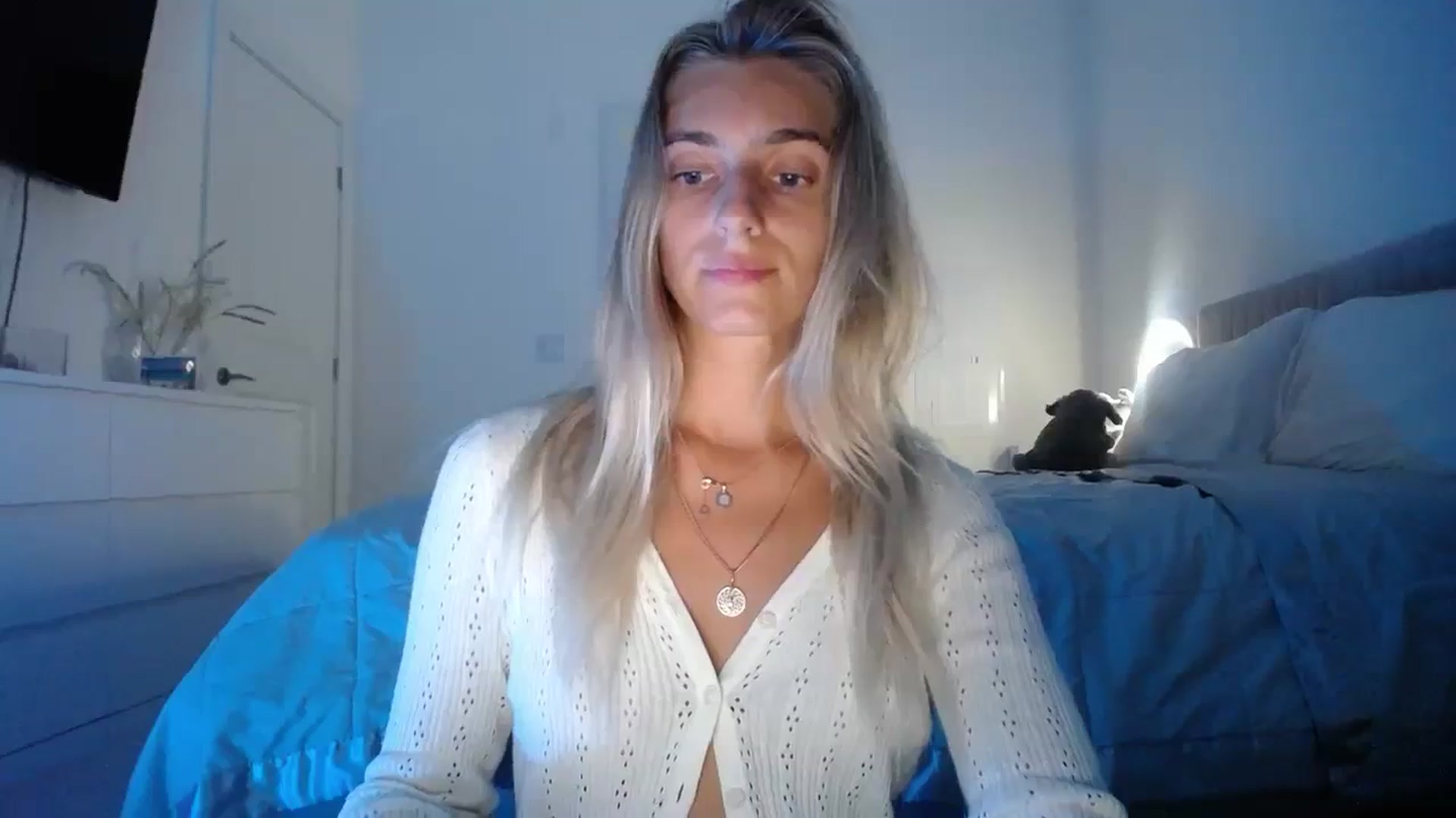 Gallery image thumbnail from Vodka_Queen's myfreecams stream on, 10/27/2023, 03:08 image 6 of 20