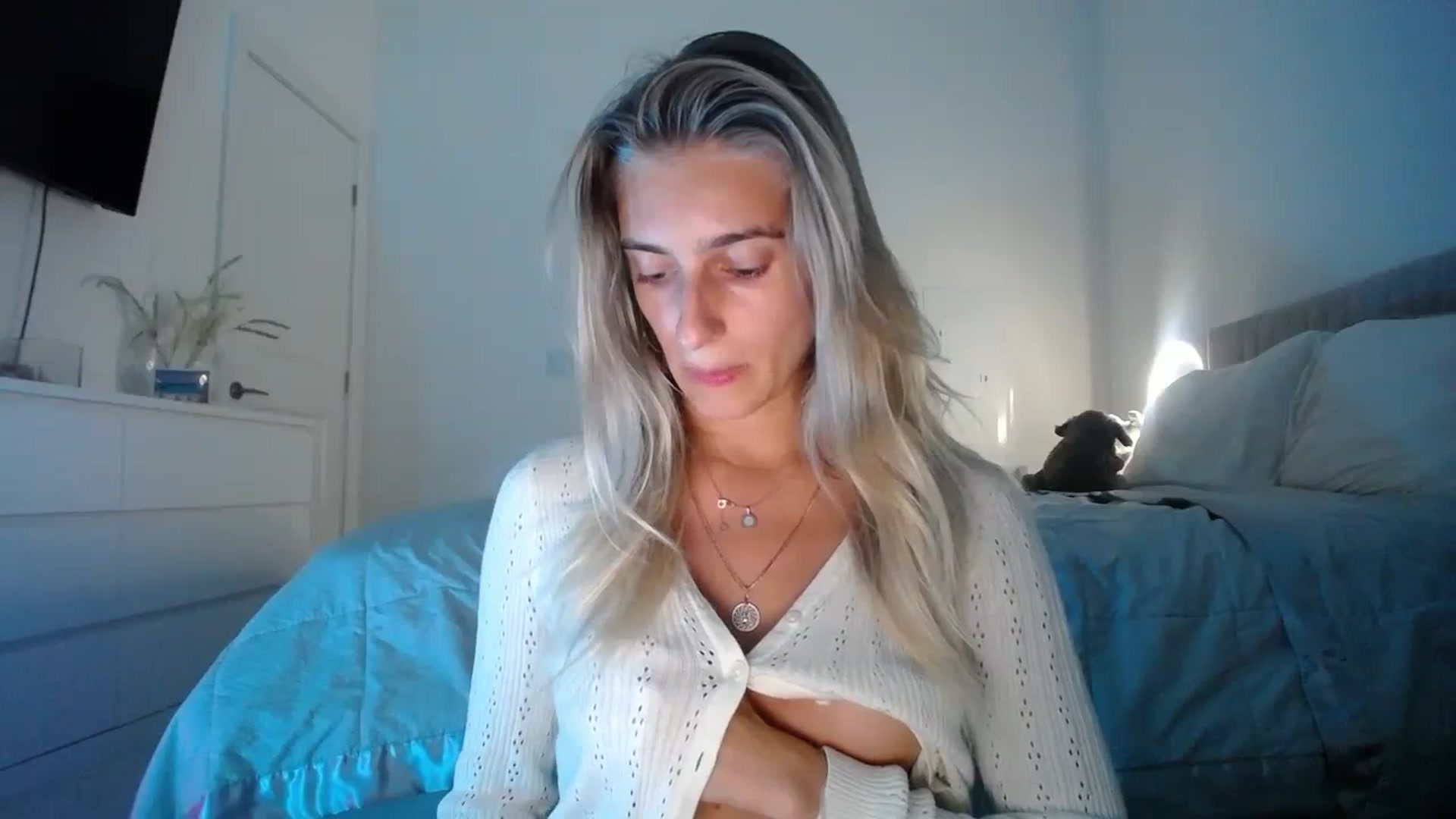 Gallery image thumbnail from Vodka_Queen's myfreecams stream on, 10/27/2023, 03:08 image 5 of 20