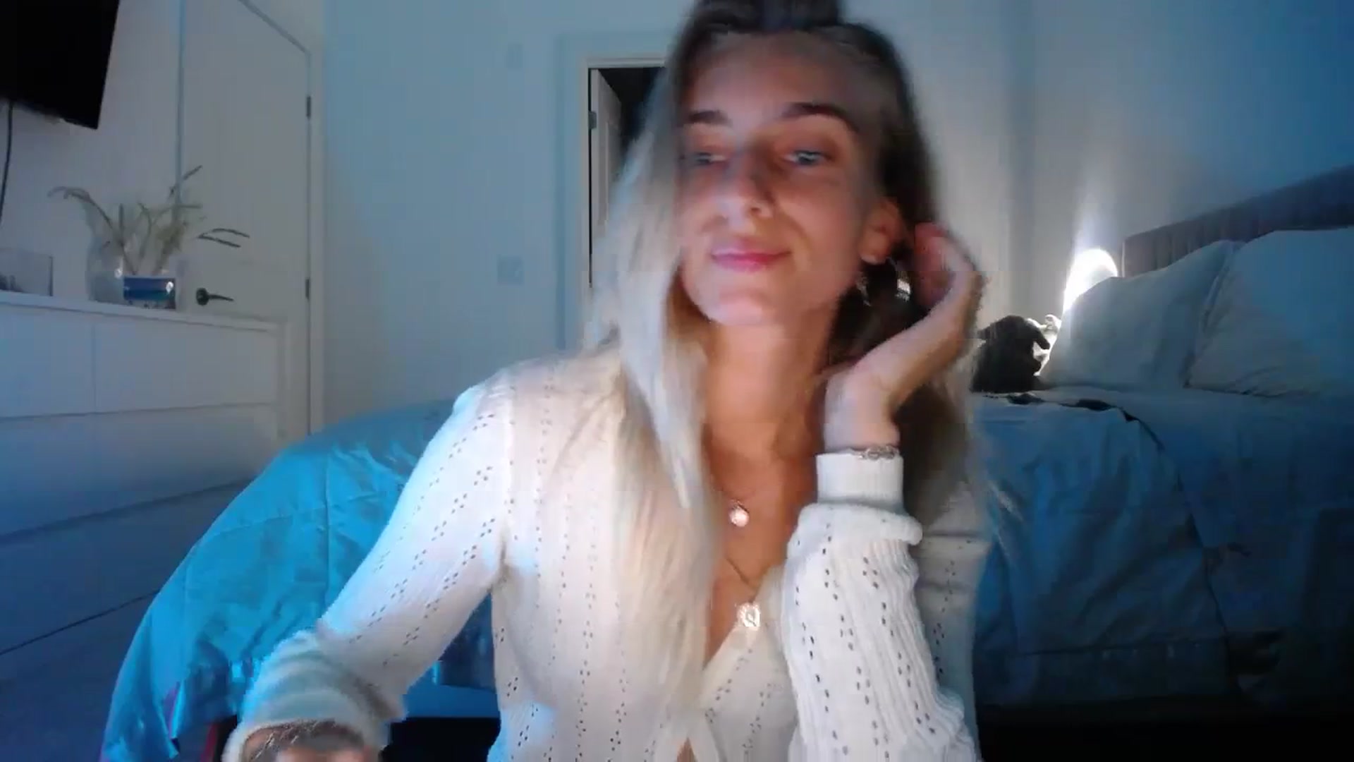 Gallery image thumbnail from Vodka_Queen's myfreecams stream on, 10/27/2023, 03:08 image 9 of 20