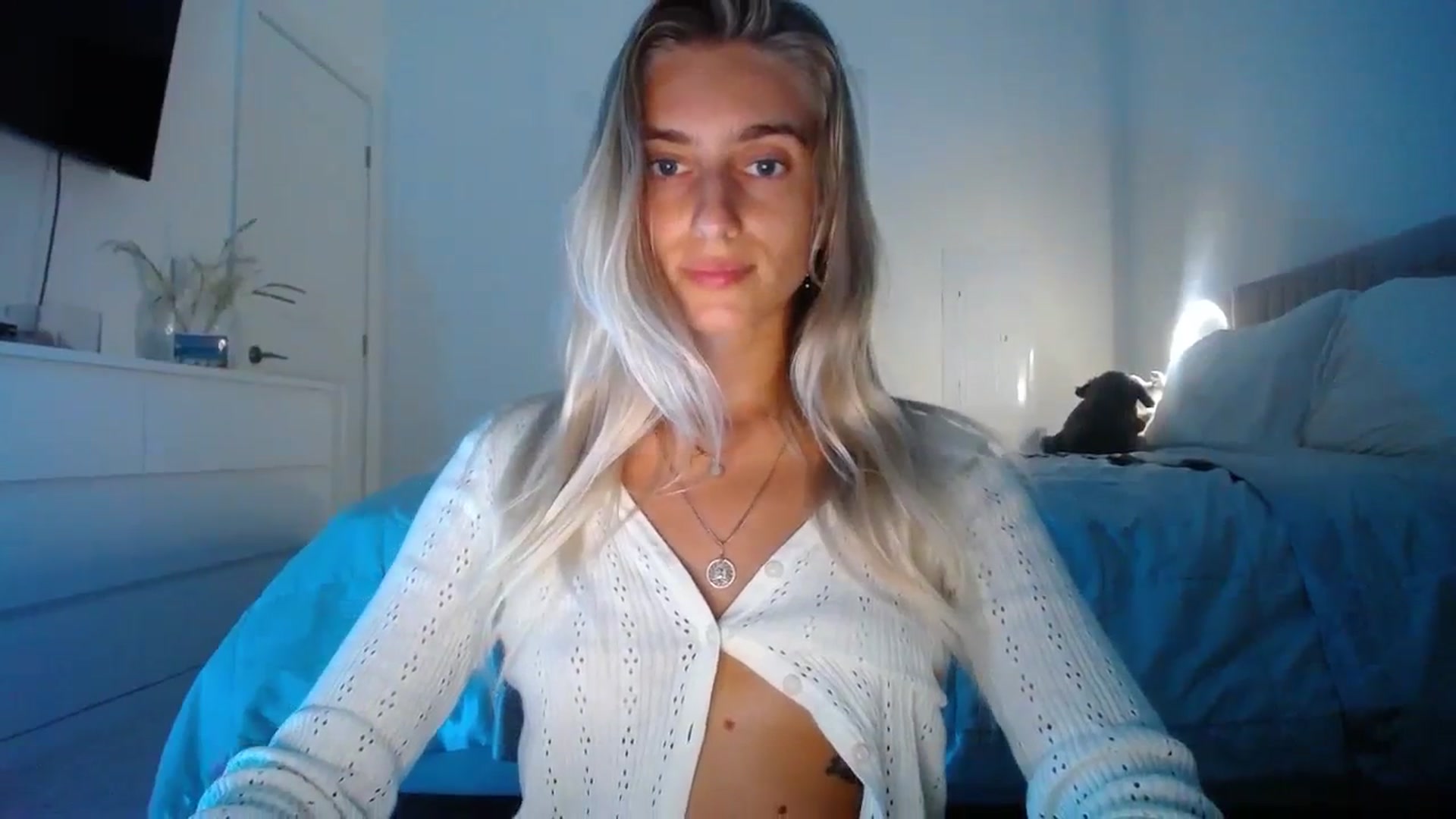 Gallery image thumbnail from Vodka_Queen's myfreecams stream on, 10/27/2023, 03:08 image 12 of 20