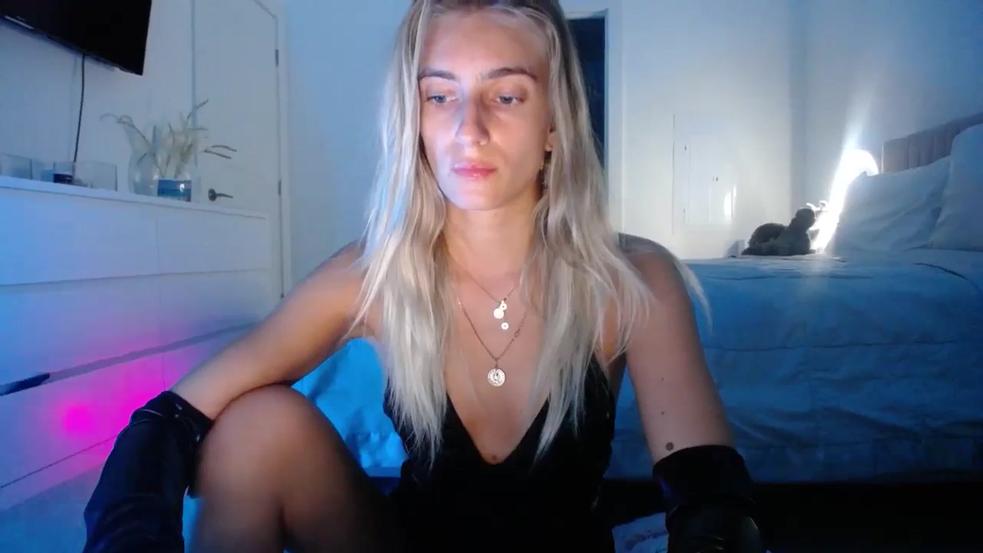 Gallery image thumbnail from Vodka_Queen's myfreecams stream on, 10/29/2023, 03:55 image 5 of 20