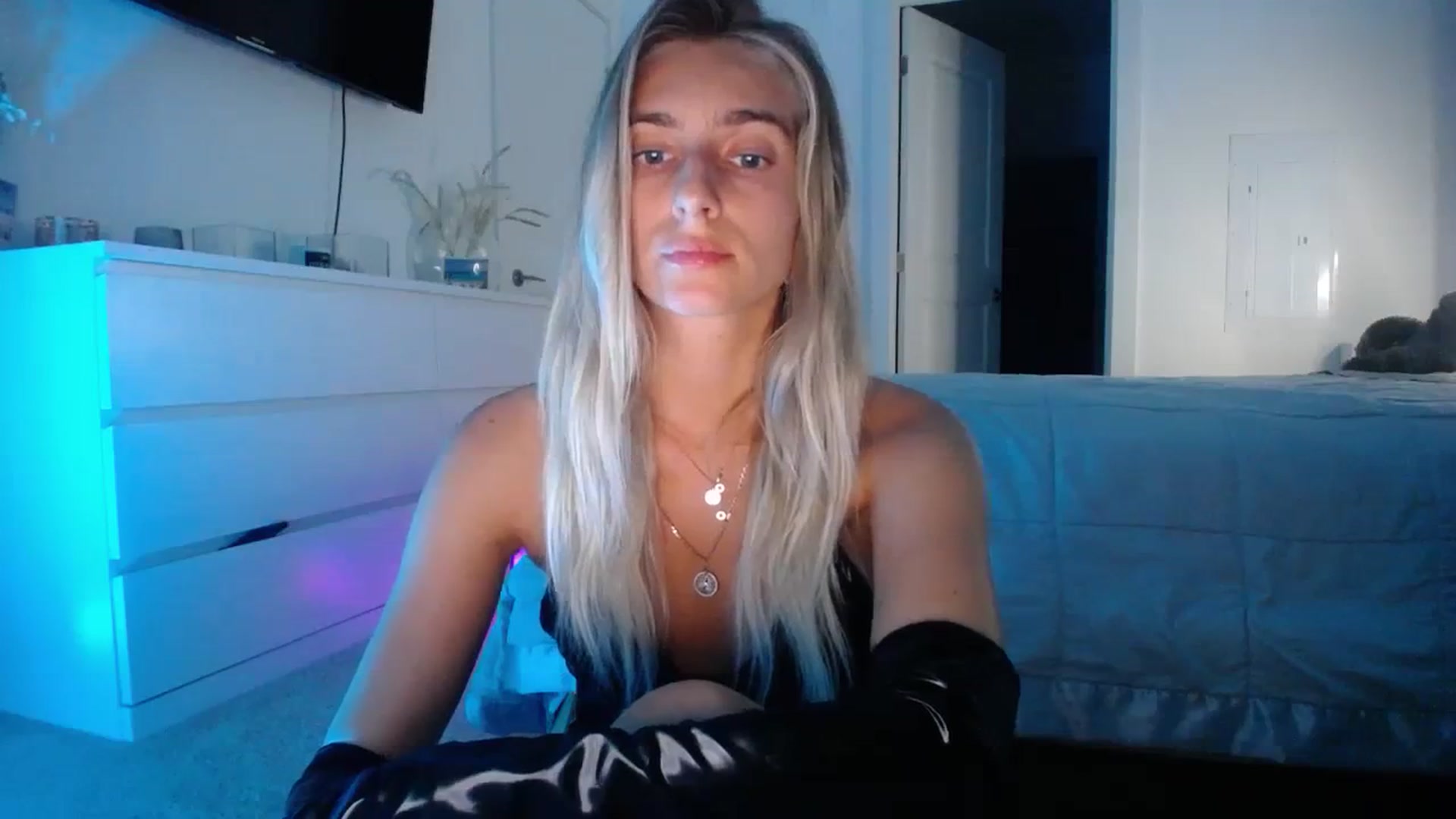 Gallery image thumbnail from Vodka_Queen's myfreecams stream on, 10/29/2023, 03:55 image 18 of 20