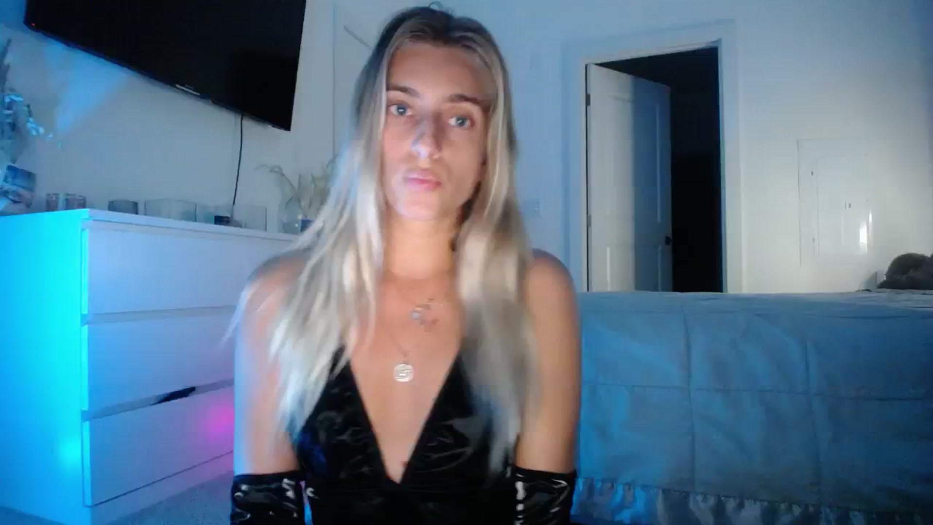 Gallery image thumbnail from Vodka_Queen's myfreecams stream on, 10/29/2023, 04:23 image 4 of 20