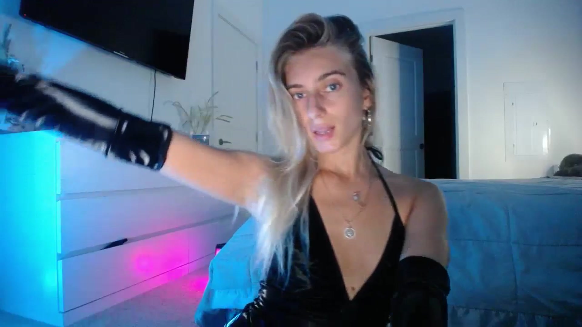 Gallery image thumbnail from Vodka_Queen's myfreecams stream on, 10/29/2023, 04:23 image 13 of 20