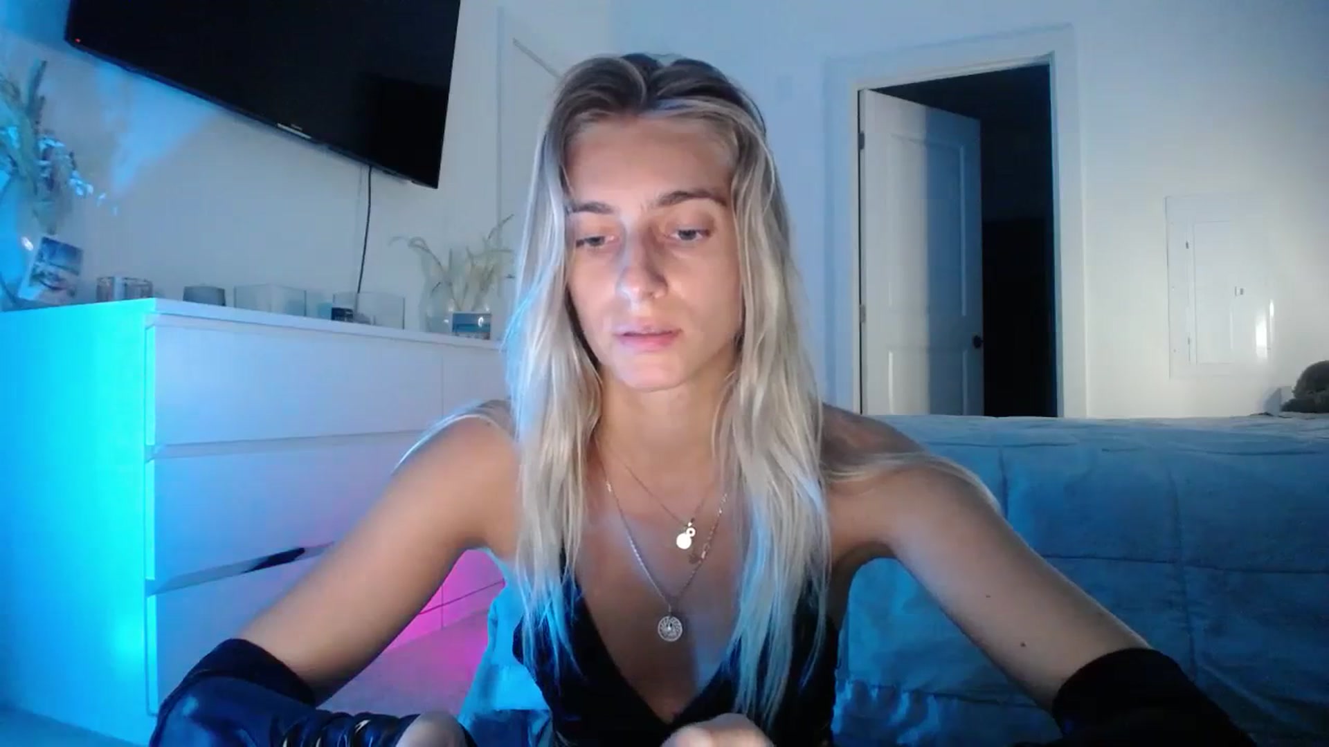 Gallery image thumbnail from Vodka_Queen's myfreecams stream on, 10/29/2023, 04:23 image 20 of 20