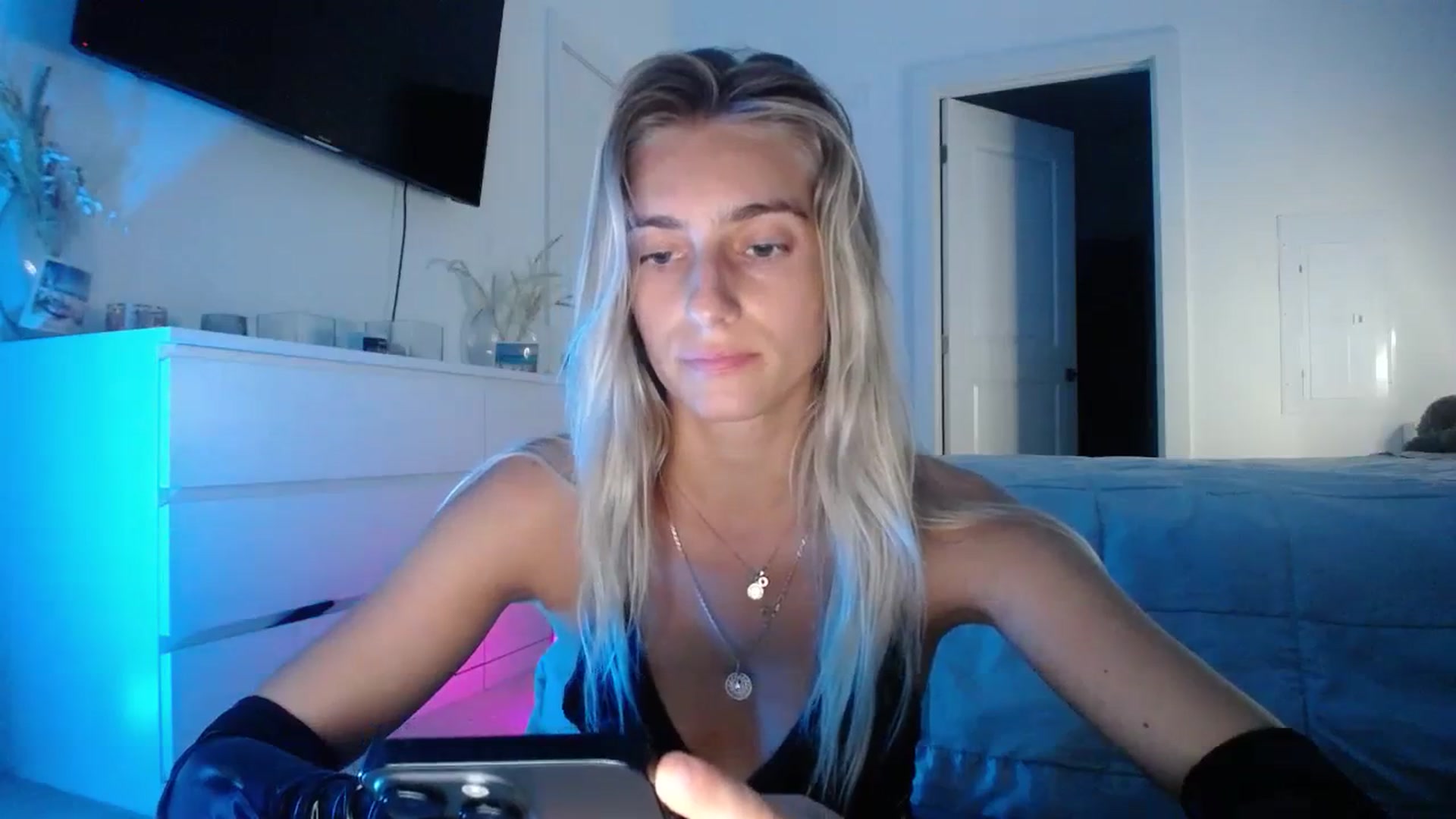 Gallery image thumbnail from Vodka_Queen's myfreecams stream on, 10/29/2023, 04:23 image 18 of 20