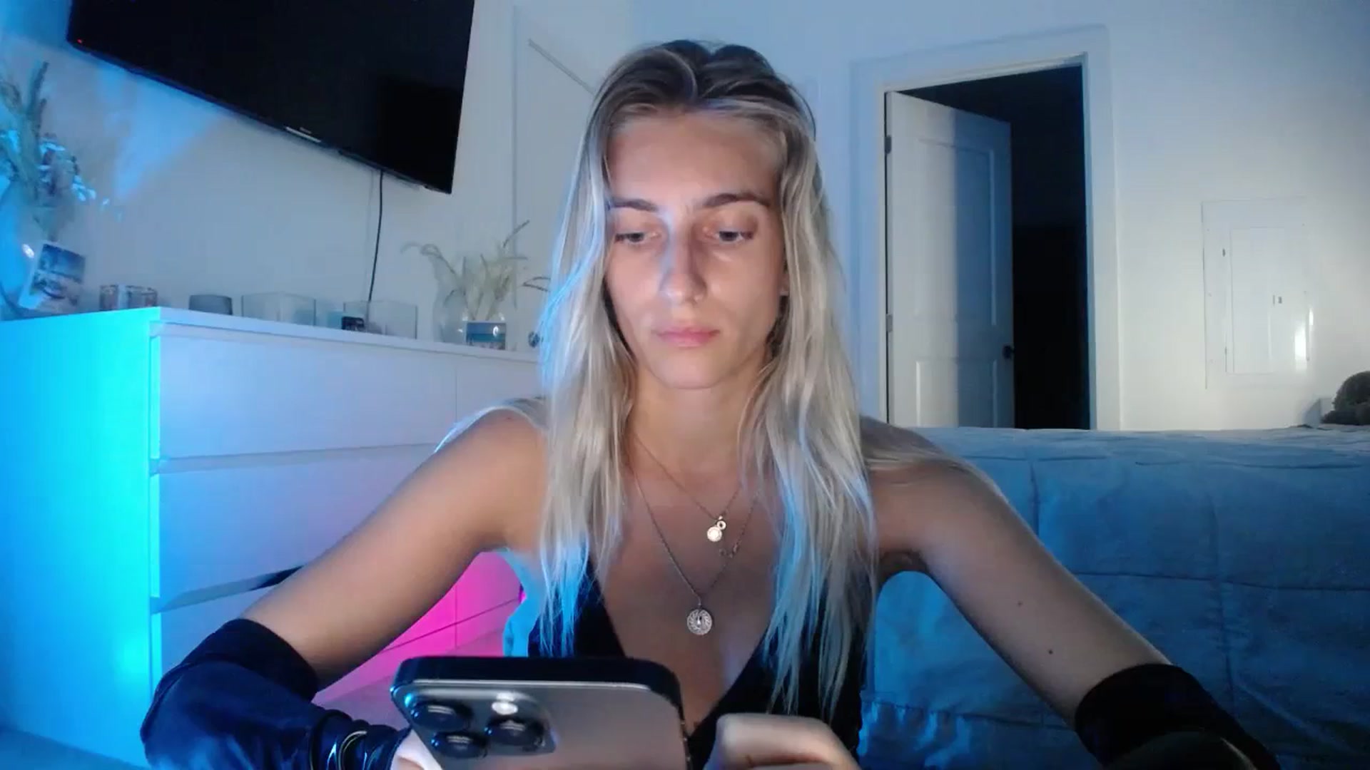 Gallery image thumbnail from Vodka_Queen's myfreecams stream on, 10/29/2023, 04:23 image 16 of 20