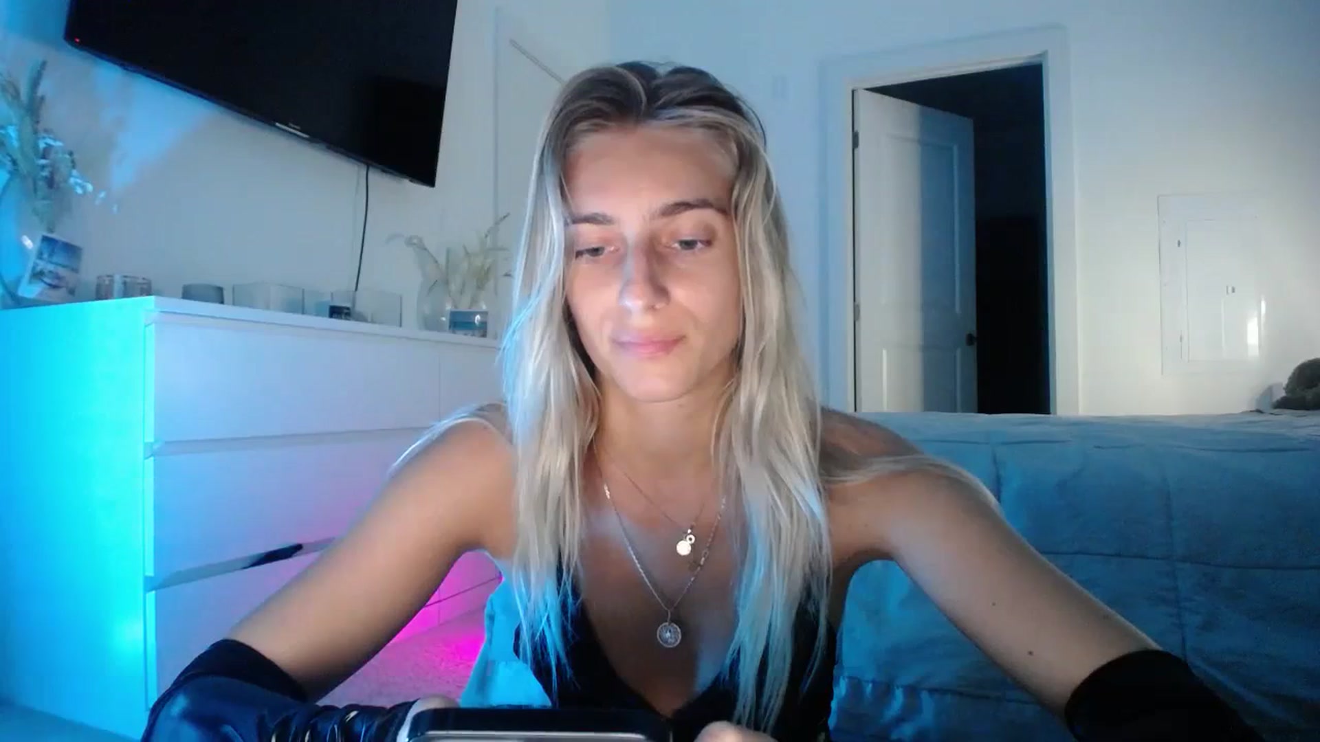 Gallery image thumbnail from Vodka_Queen's myfreecams stream on, 10/29/2023, 04:23 image 19 of 20