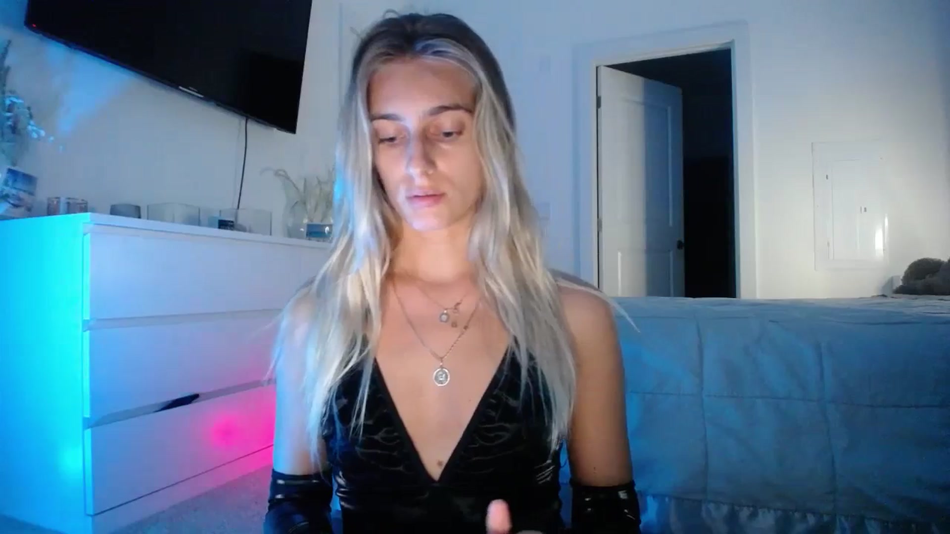 Gallery image thumbnail from Vodka_Queen's myfreecams stream on, 10/29/2023, 04:23 image 2 of 20