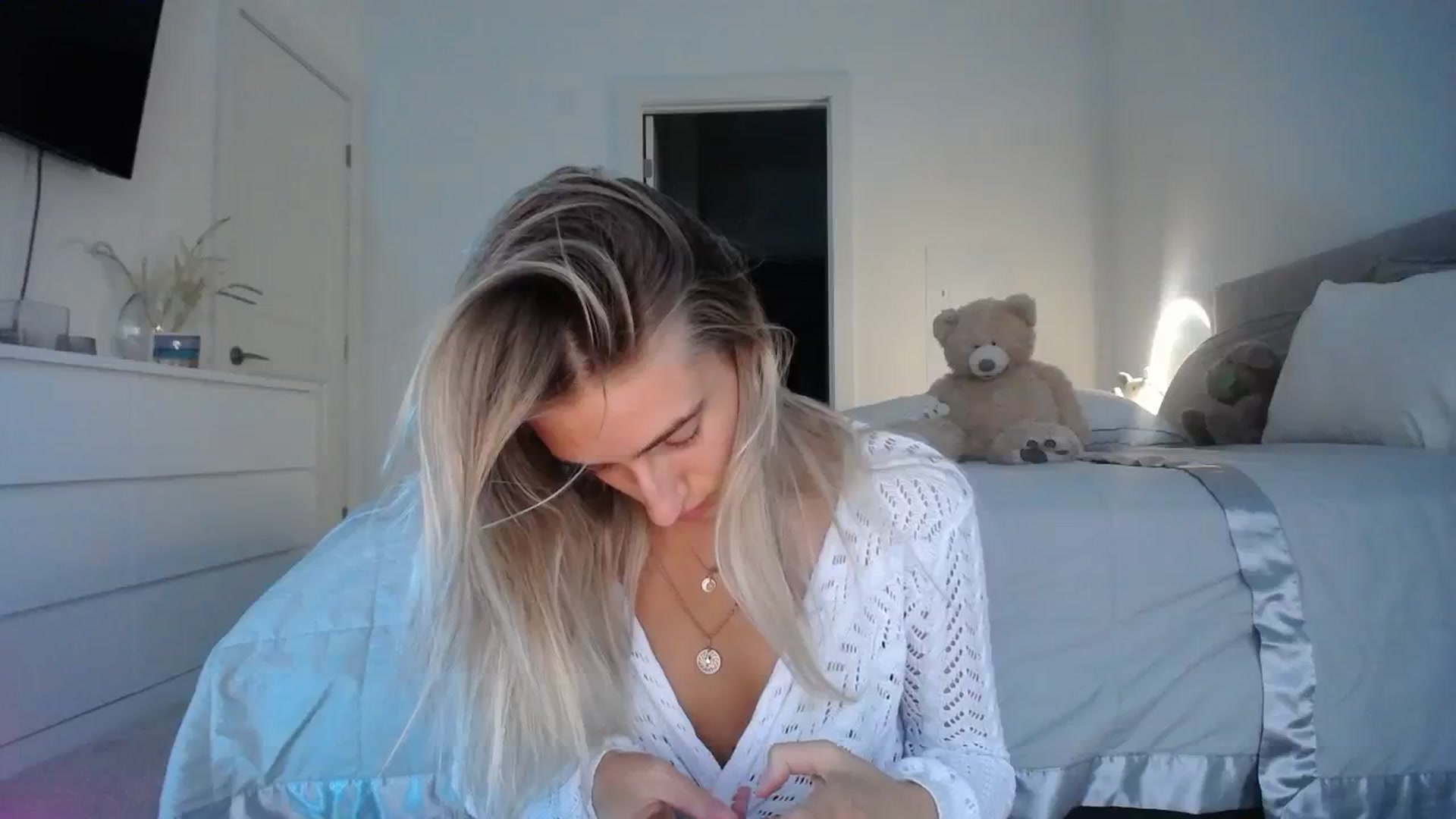 Gallery image thumbnail from Vodka_Queen's myfreecams stream on, 11/01/2023, 01:48 image 13 of 20