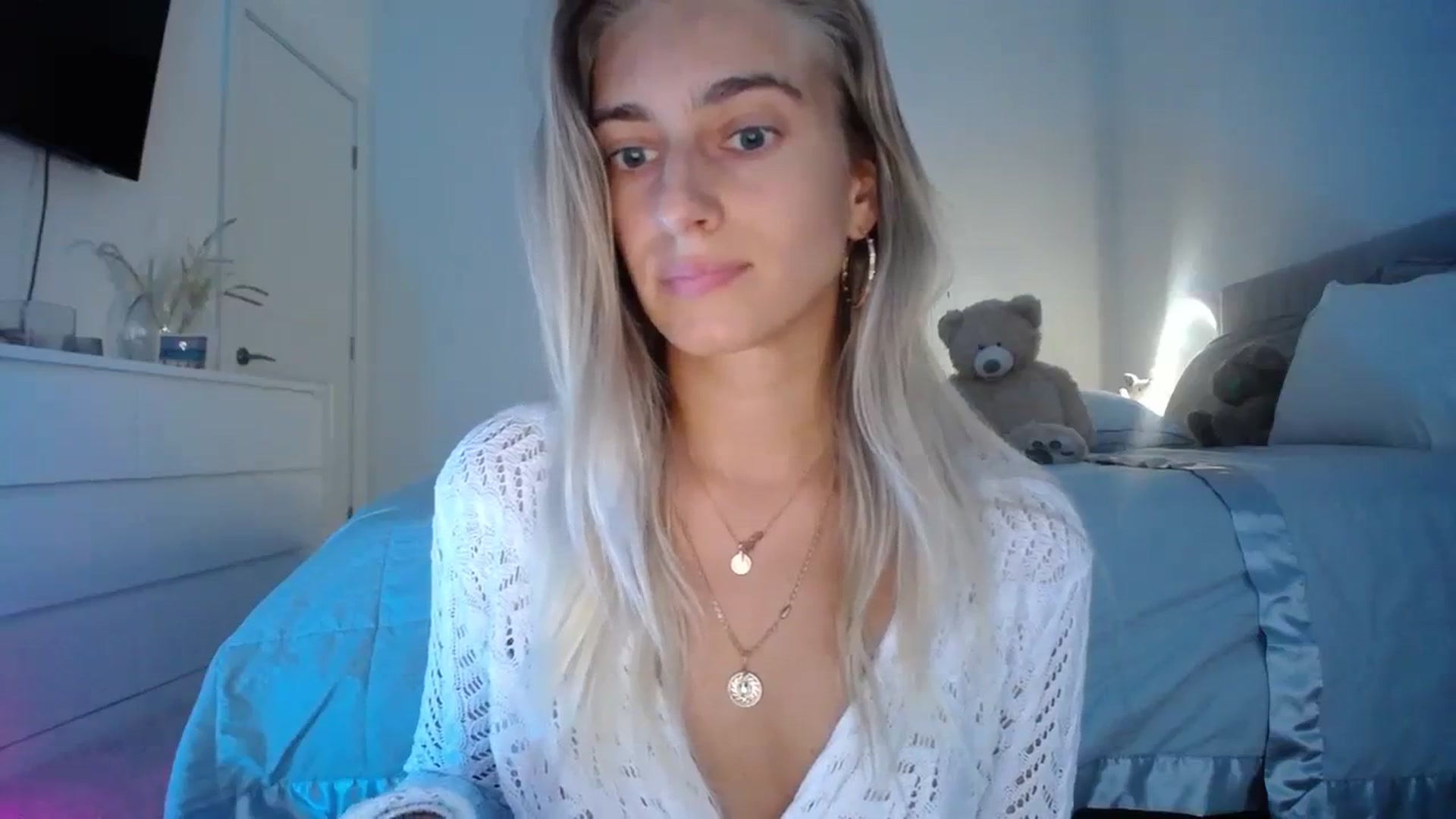 Gallery image thumbnail from Vodka_Queen's myfreecams stream on, 11/01/2023, 01:48 image 14 of 20