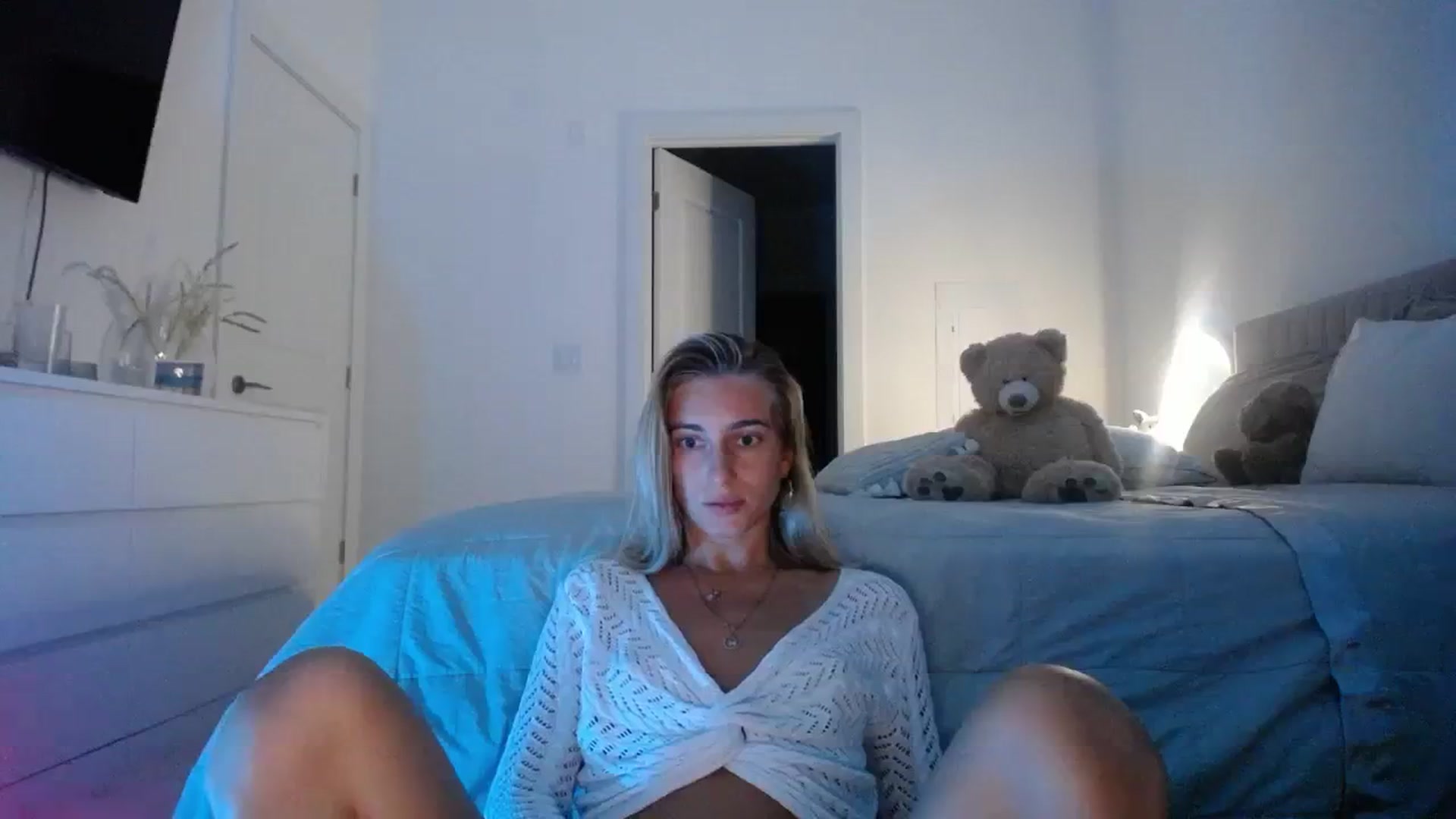 Gallery image thumbnail from Vodka_Queen's myfreecams stream on, 11/01/2023, 04:14 image 15 of 20