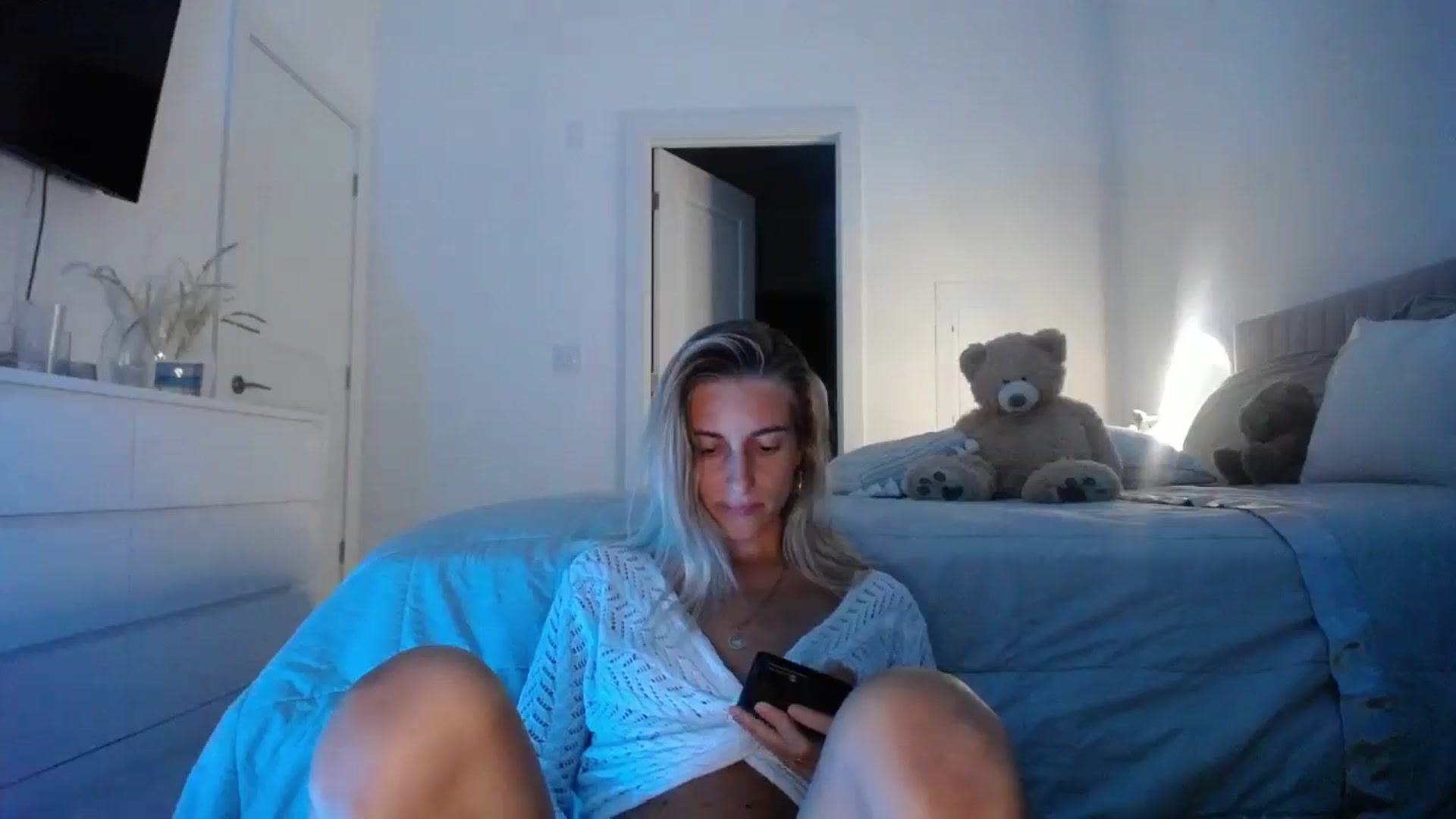 Gallery image thumbnail from Vodka_Queen's myfreecams stream on, 11/01/2023, 04:14 image 14 of 20