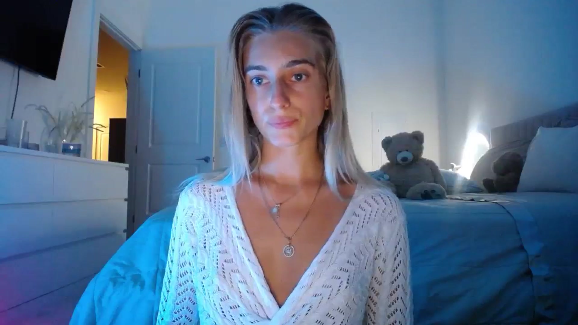 Gallery image thumbnail from Vodka_Queen's myfreecams stream on, 11/01/2023, 04:14 image 9 of 20