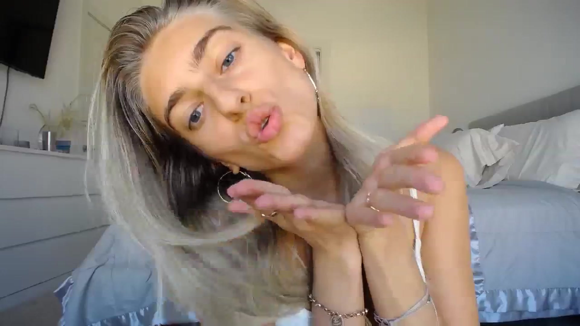 Gallery image thumbnail from Vodka_Queen's myfreecams stream on, 11/01/2023, 23:48 image 14 of 20