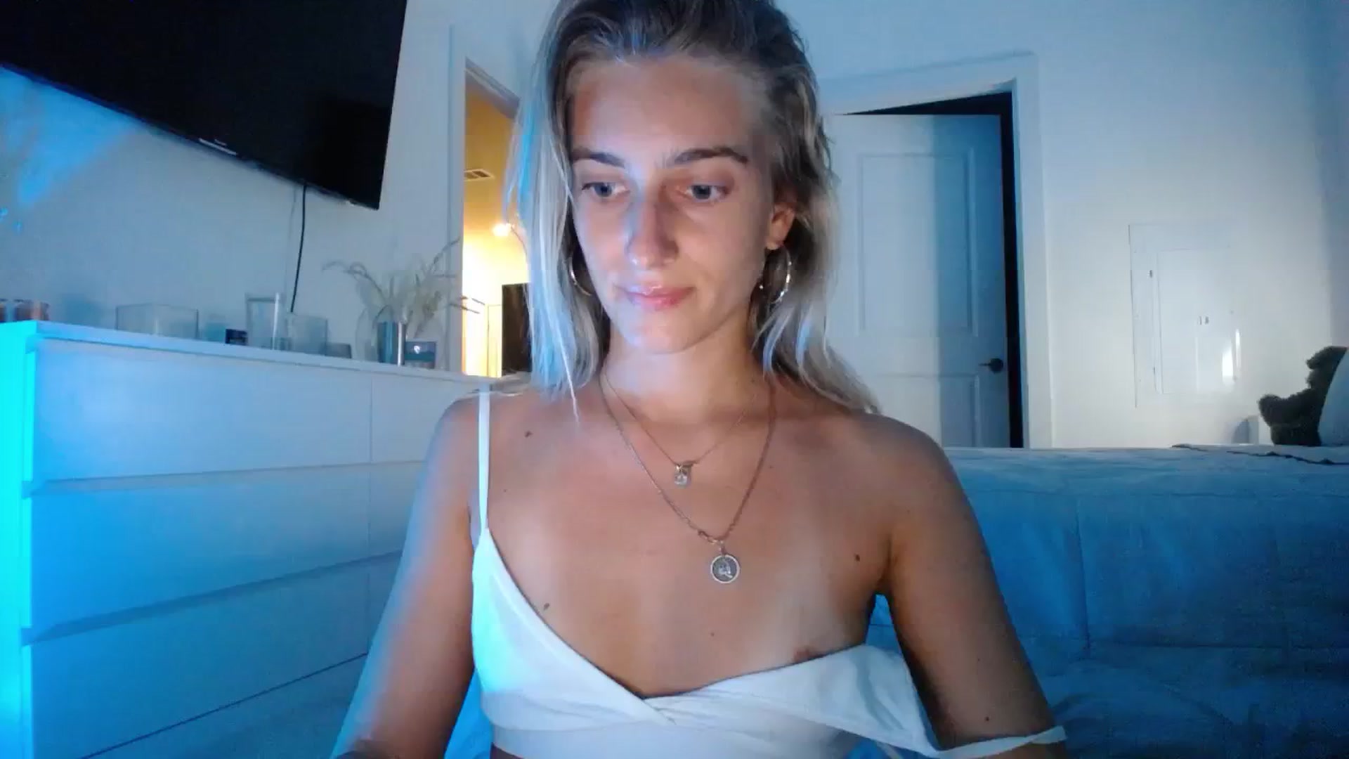 Gallery image thumbnail from Vodka_Queen's myfreecams stream on, 11/02/2023, 05:14 image 4 of 20