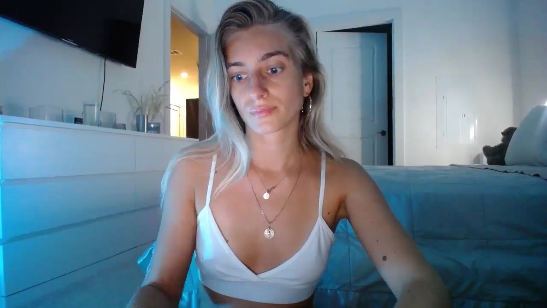 Gallery image thumbnail from Vodka_Queen's myfreecams stream on, 11/02/2023, 05:14 image 2 of 20