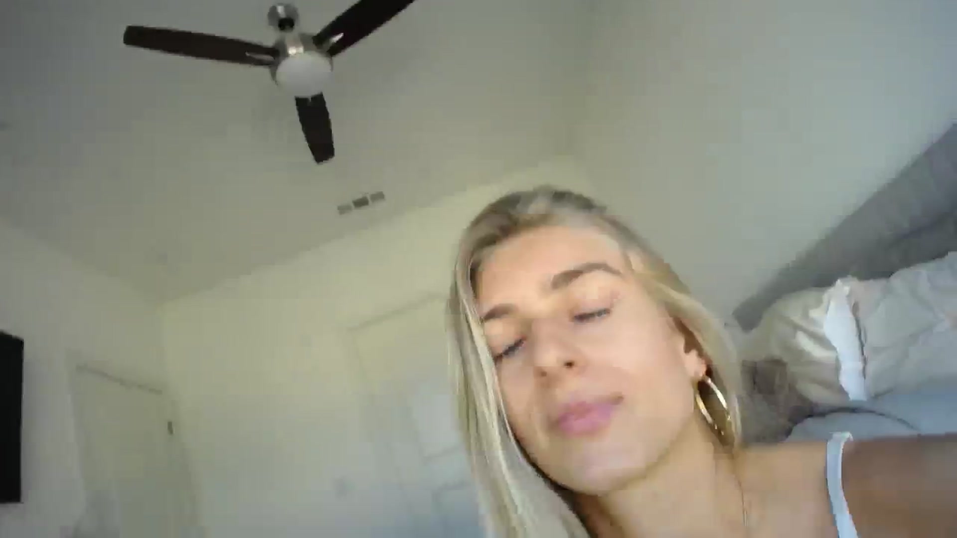 Gallery image thumbnail from Vodka_Queen's myfreecams stream on, 11/02/2023, 22:20 image 17 of 20