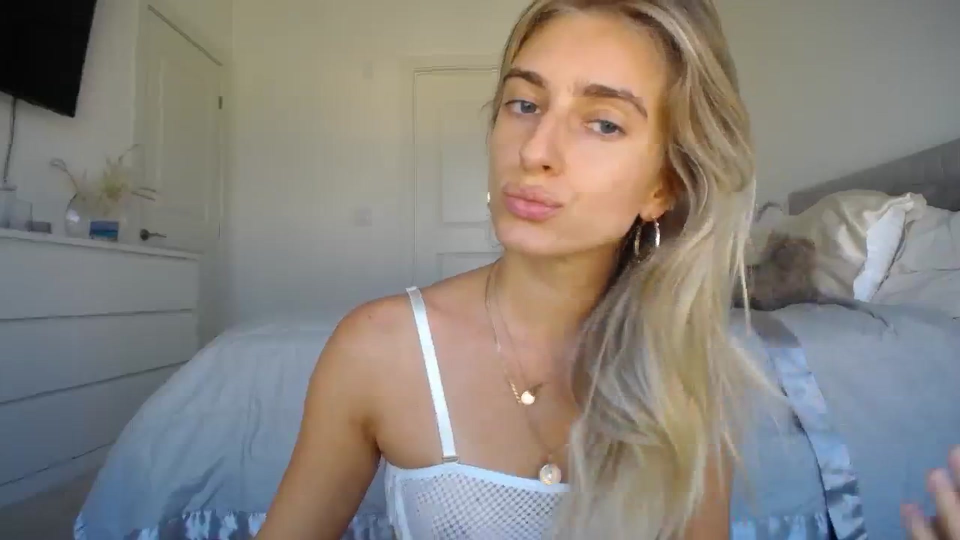 Gallery image thumbnail from Vodka_Queen's myfreecams stream on, 11/02/2023, 22:49 image 12 of 20