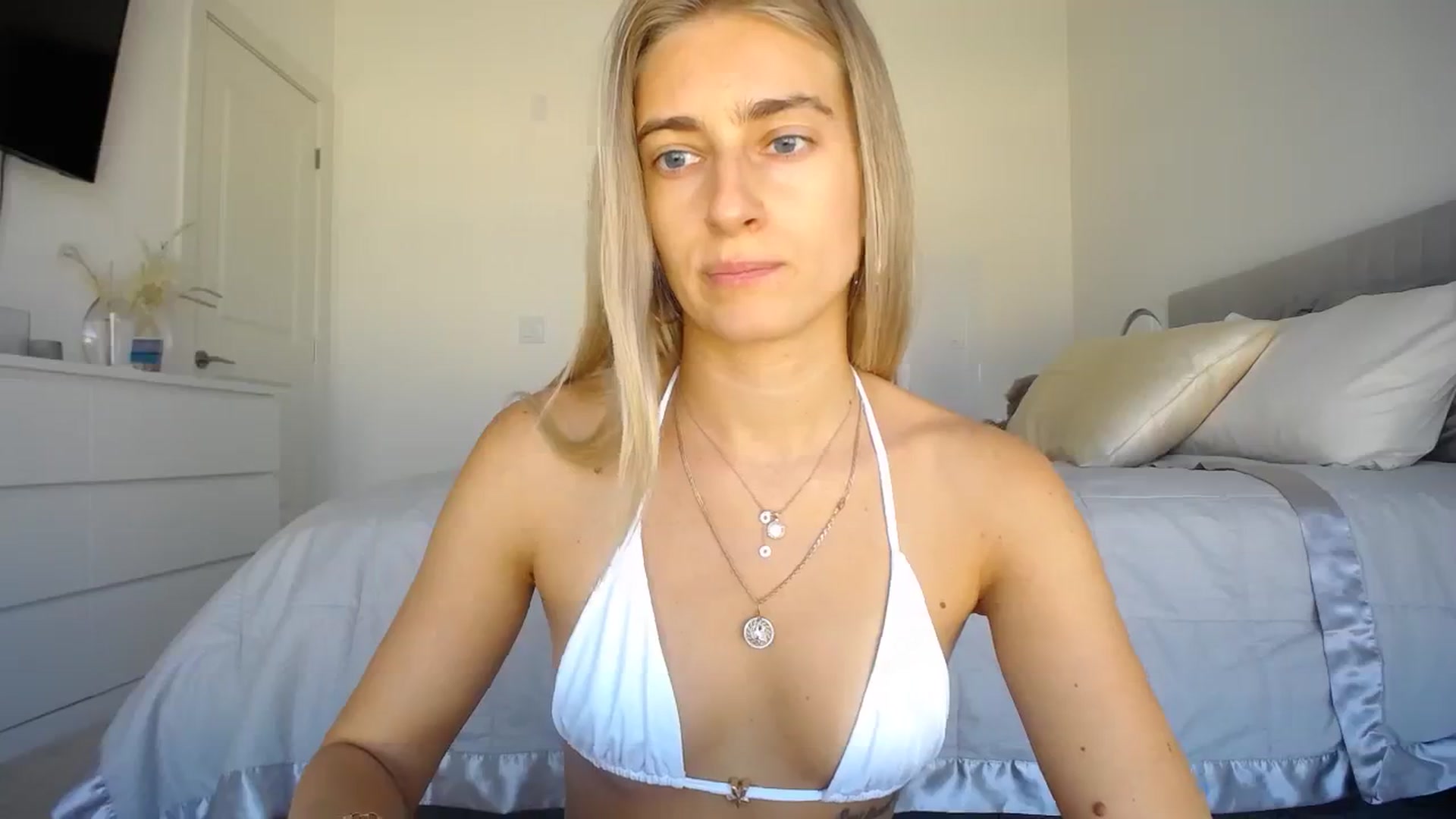 Gallery image thumbnail from Vodka_Queen's myfreecams stream on, 11/03/2023, 19:28 image 3 of 20