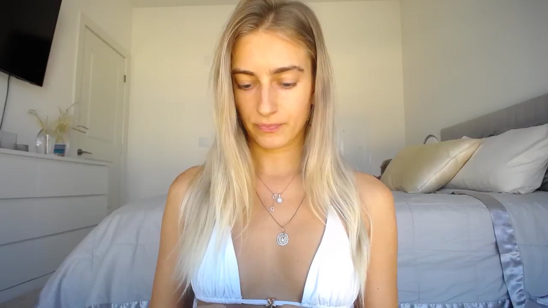 Gallery image thumbnail from Vodka_Queen's myfreecams stream on, 11/03/2023, 19:28 image 19 of 20