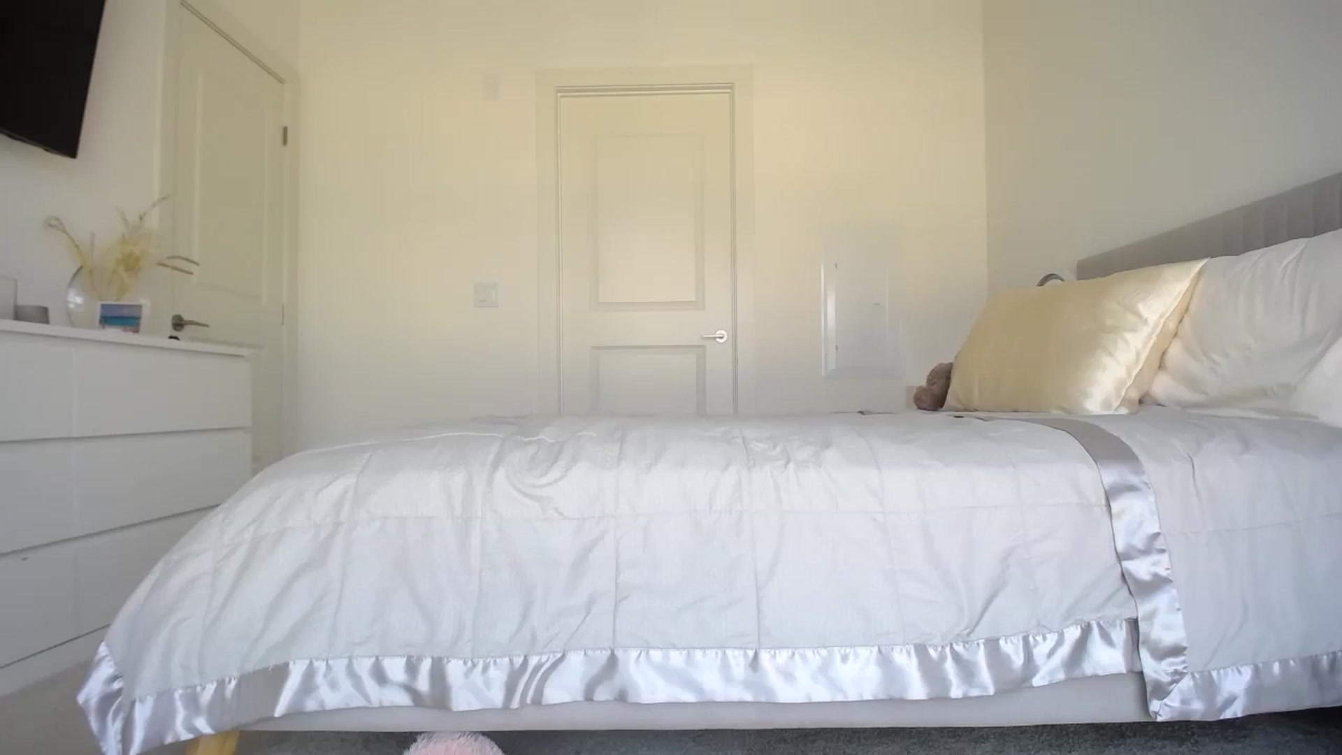 Gallery image thumbnail from Vodka_Queen's myfreecams stream on, 11/04/2023, 22:28 image 3 of 20