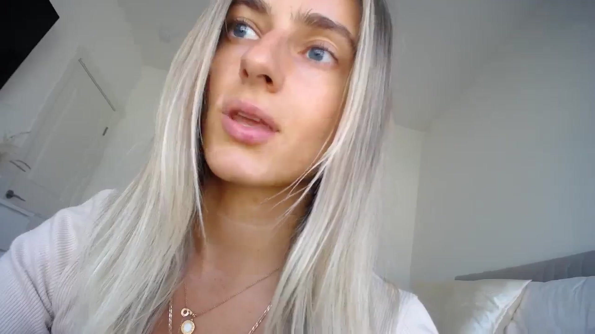 Gallery image thumbnail from Vodka_Queen's myfreecams stream on, 11/04/2023, 22:28 image 12 of 20