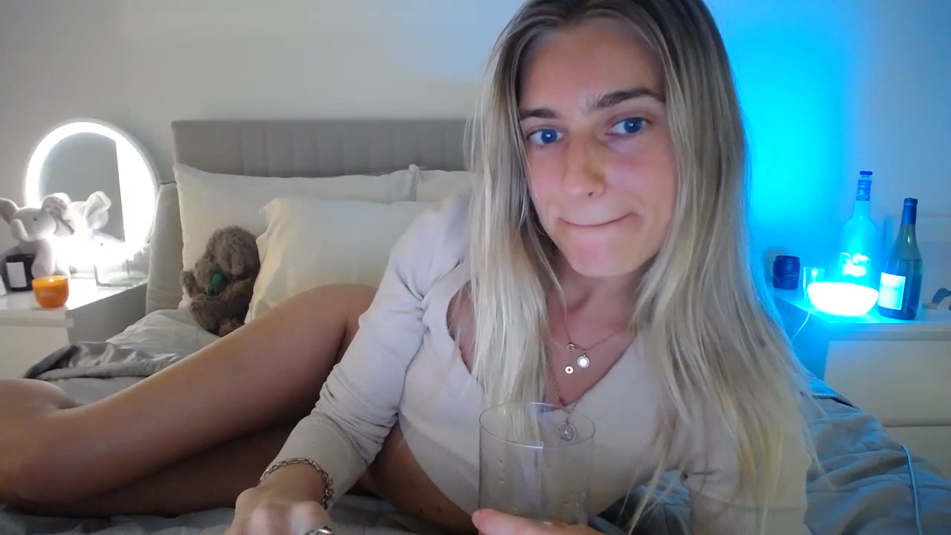 Gallery image thumbnail from Vodka_Queen's myfreecams stream on, 11/05/2023, 05:10 image 3 of 20