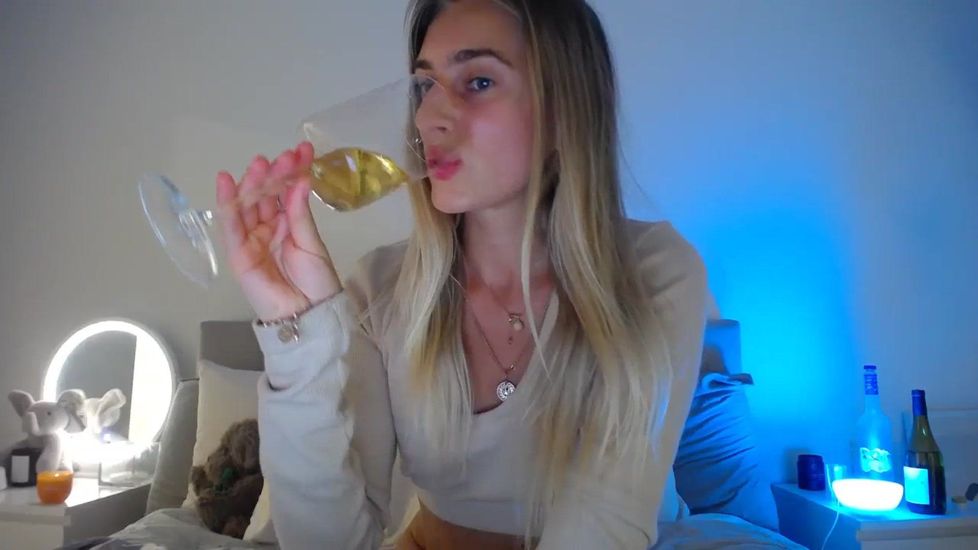 Gallery image thumbnail from Vodka_Queen's myfreecams stream on, 11/05/2023, 05:10 image 4 of 20