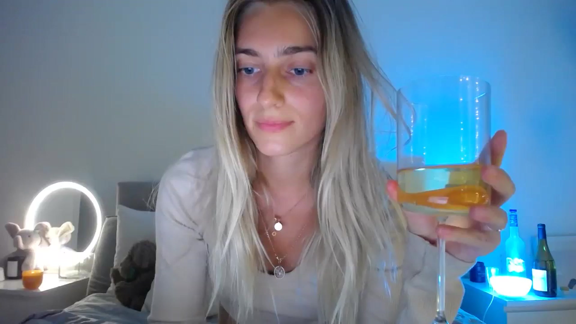 Gallery image thumbnail from Vodka_Queen's myfreecams stream on, 11/05/2023, 05:10 image 1 of 20