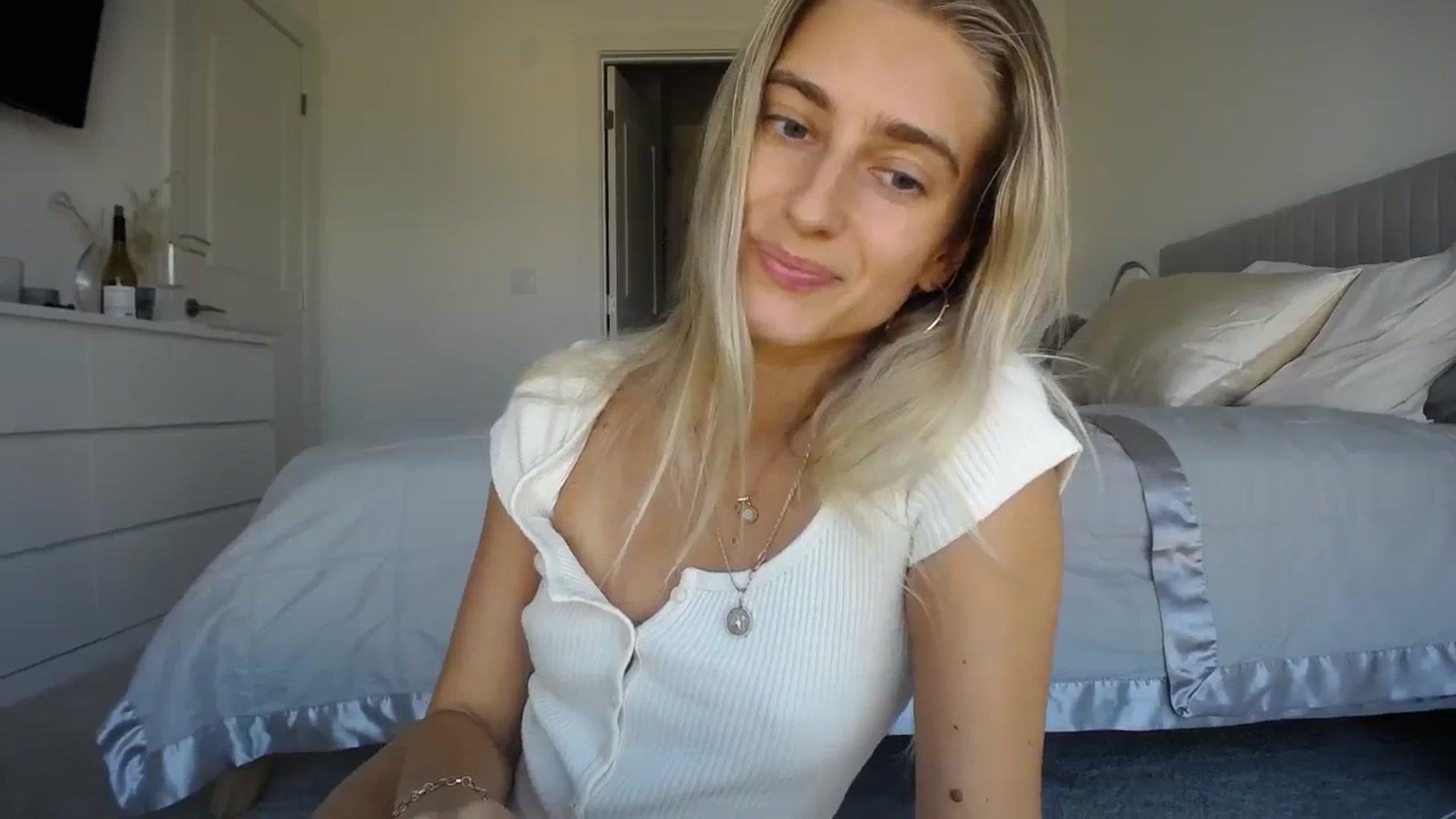 Gallery image thumbnail from Vodka_Queen's myfreecams stream on, 11/05/2023, 23:54 image 9 of 20