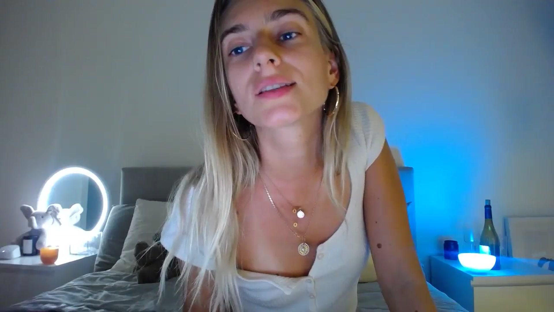 Gallery image thumbnail from Vodka_Queen's myfreecams stream on, 11/06/2023, 07:12 image 14 of 20