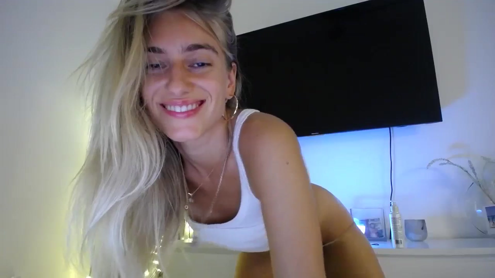 Gallery image thumbnail from Vodka_Queen's myfreecams stream on, 11/07/2023, 05:07 image 16 of 20