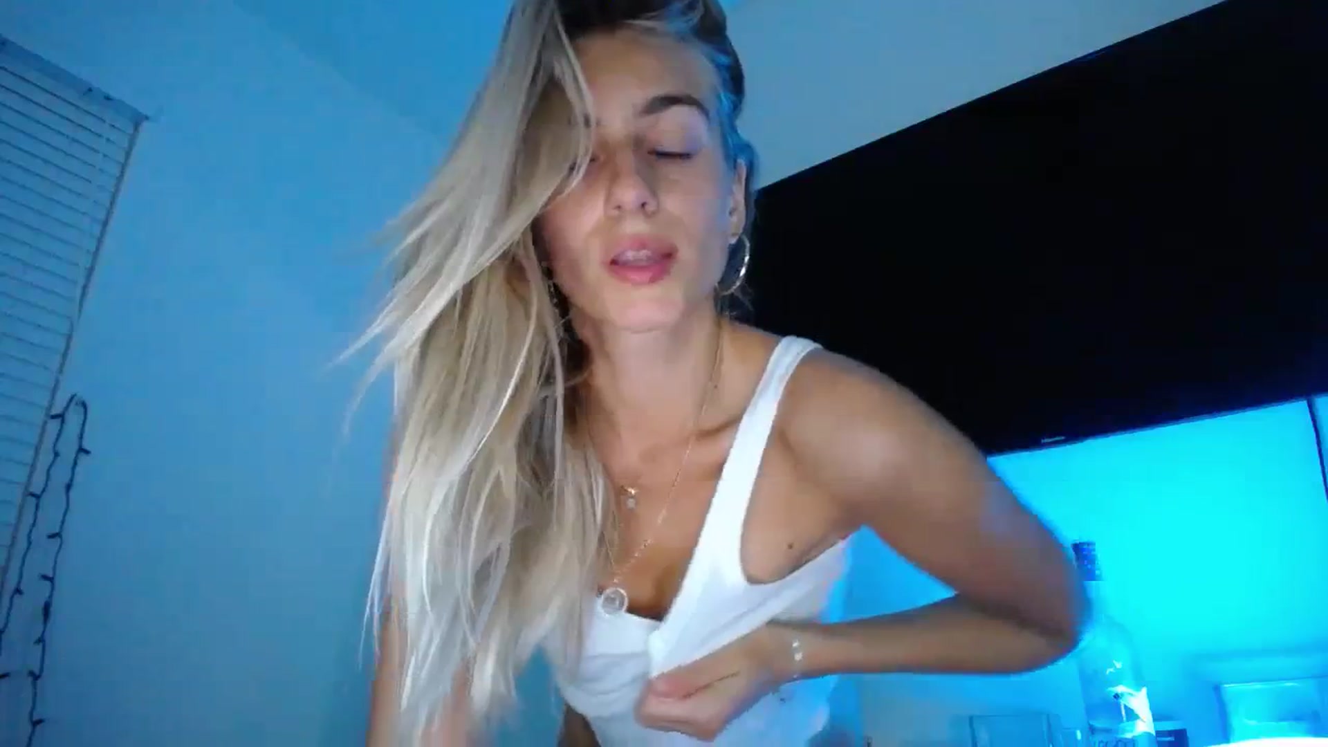 Gallery image thumbnail from Vodka_Queen's myfreecams stream on, 11/07/2023, 07:02 image 5 of 20