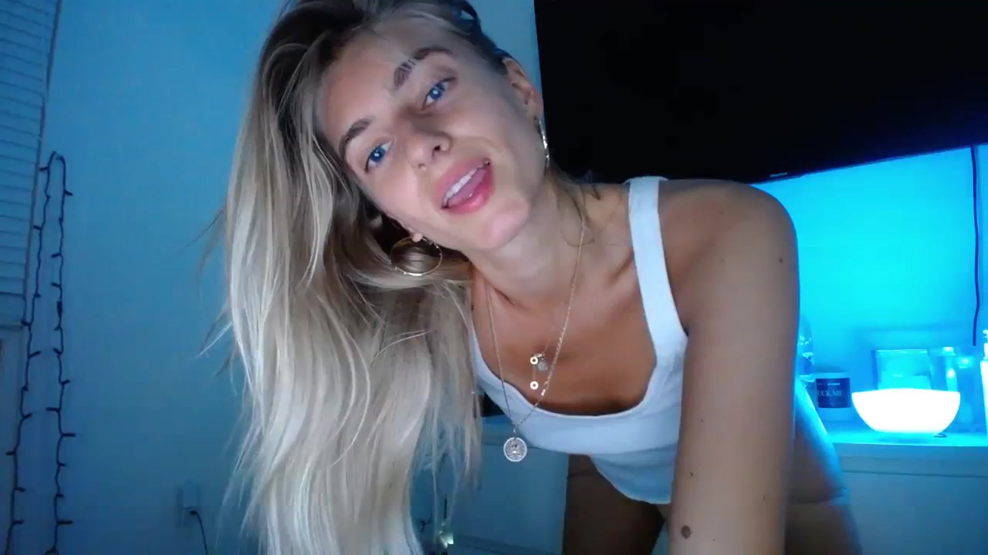 Gallery image thumbnail from Vodka_Queen's myfreecams stream on, 11/07/2023, 07:02 image 1 of 20