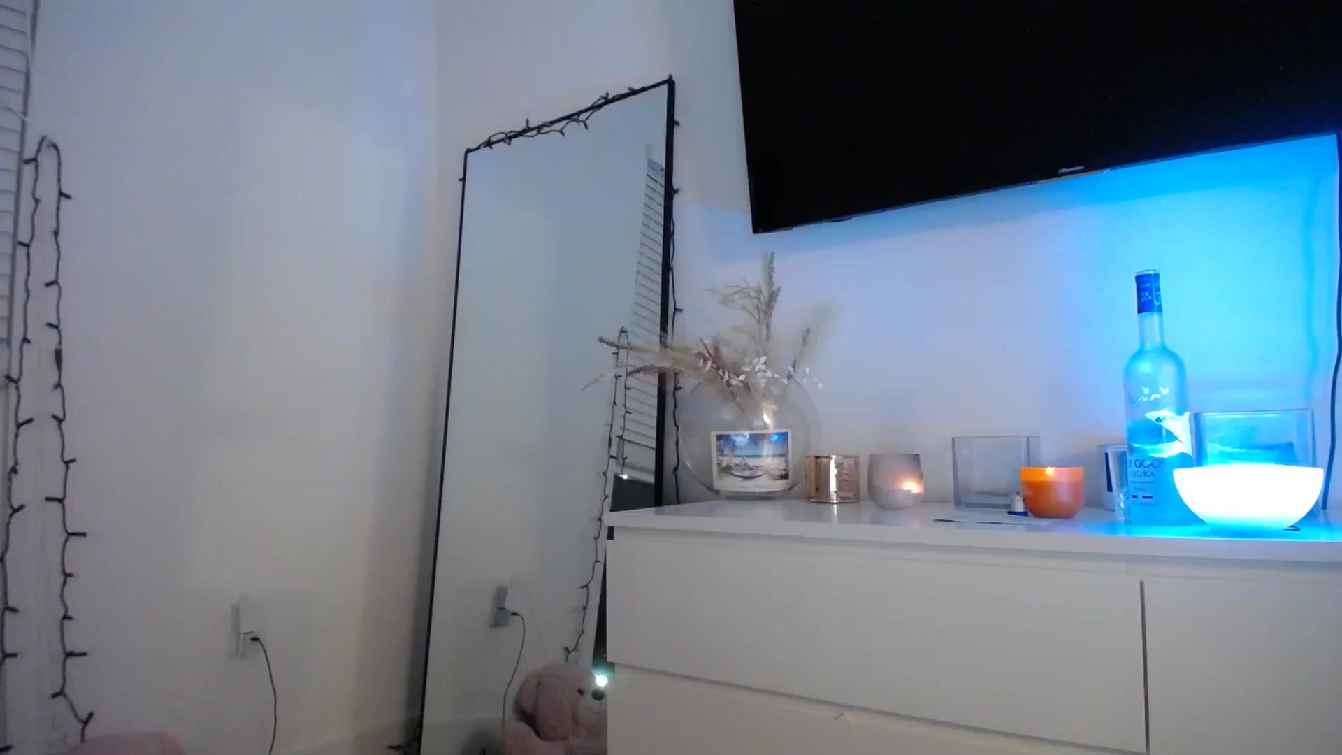 Gallery image thumbnail from Vodka_Queen's myfreecams stream on, 11/07/2023, 07:02 image 11 of 20