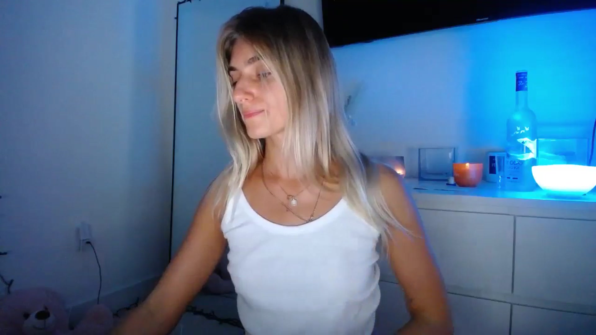 Gallery image thumbnail from Vodka_Queen's myfreecams stream on, 11/07/2023, 07:02 image 17 of 20