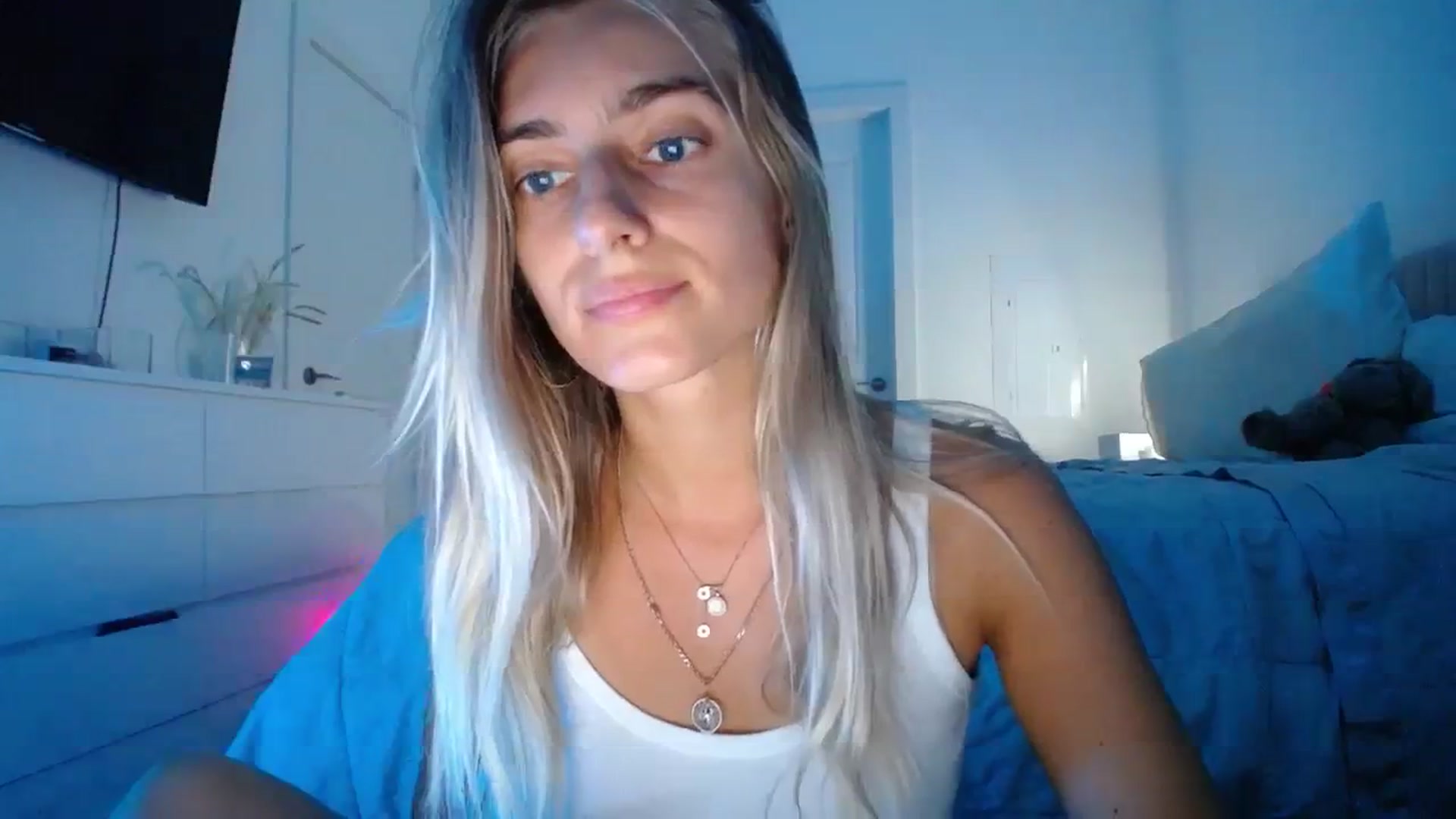 Gallery image thumbnail from Vodka_Queen's myfreecams stream on, 11/08/2023, 01:52 image 20 of 20