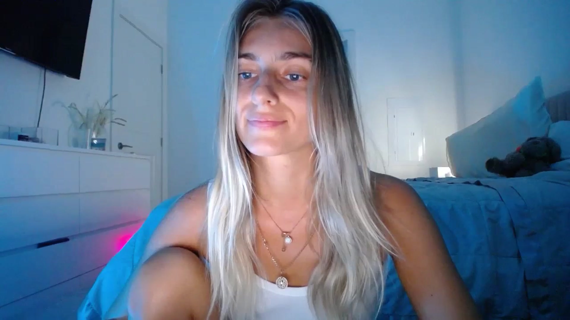 Gallery image thumbnail from Vodka_Queen's myfreecams stream on, 11/08/2023, 01:52 image 19 of 20