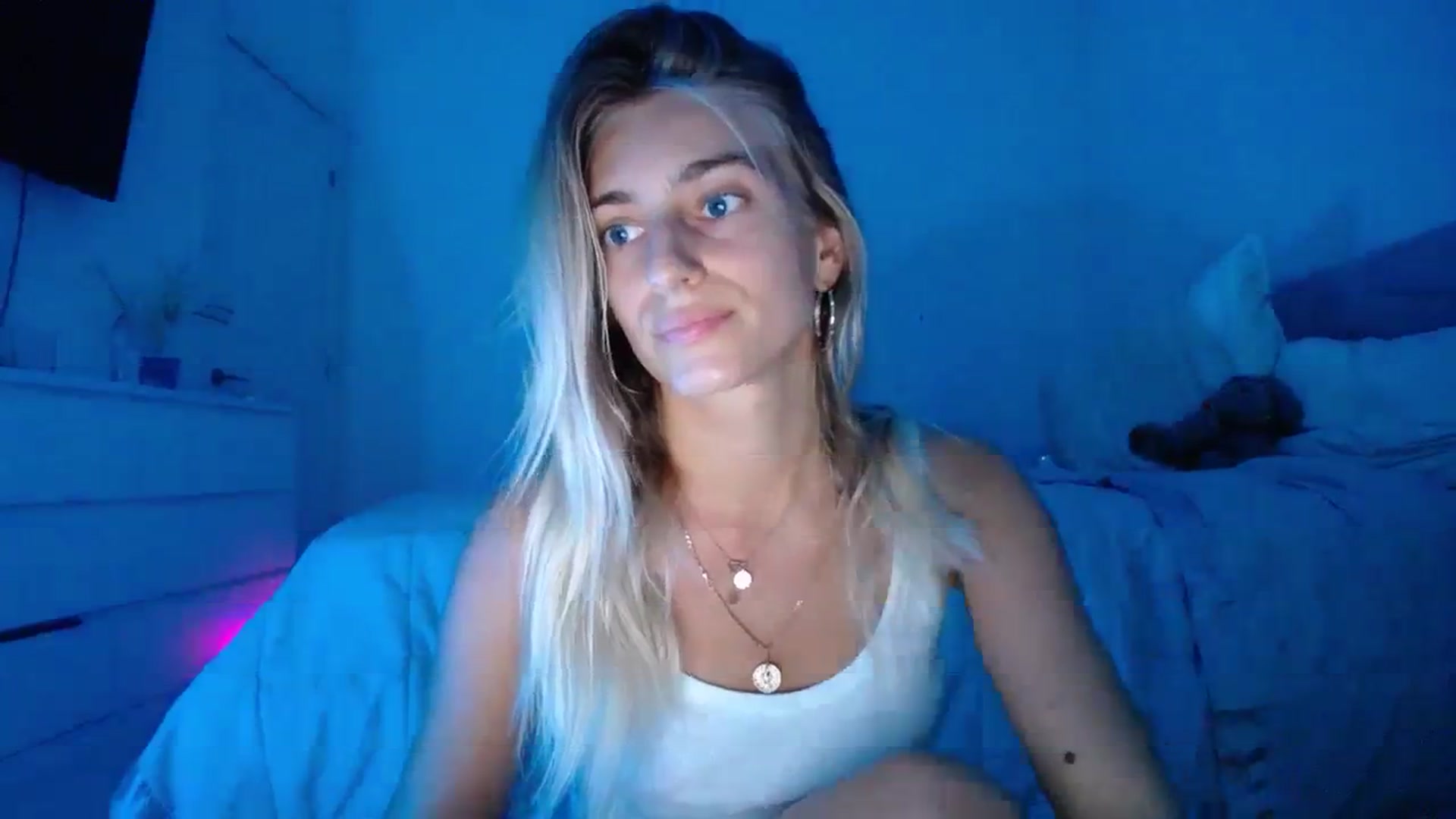 Gallery image thumbnail from Vodka_Queen's myfreecams stream on, 11/08/2023, 01:52 image 15 of 20