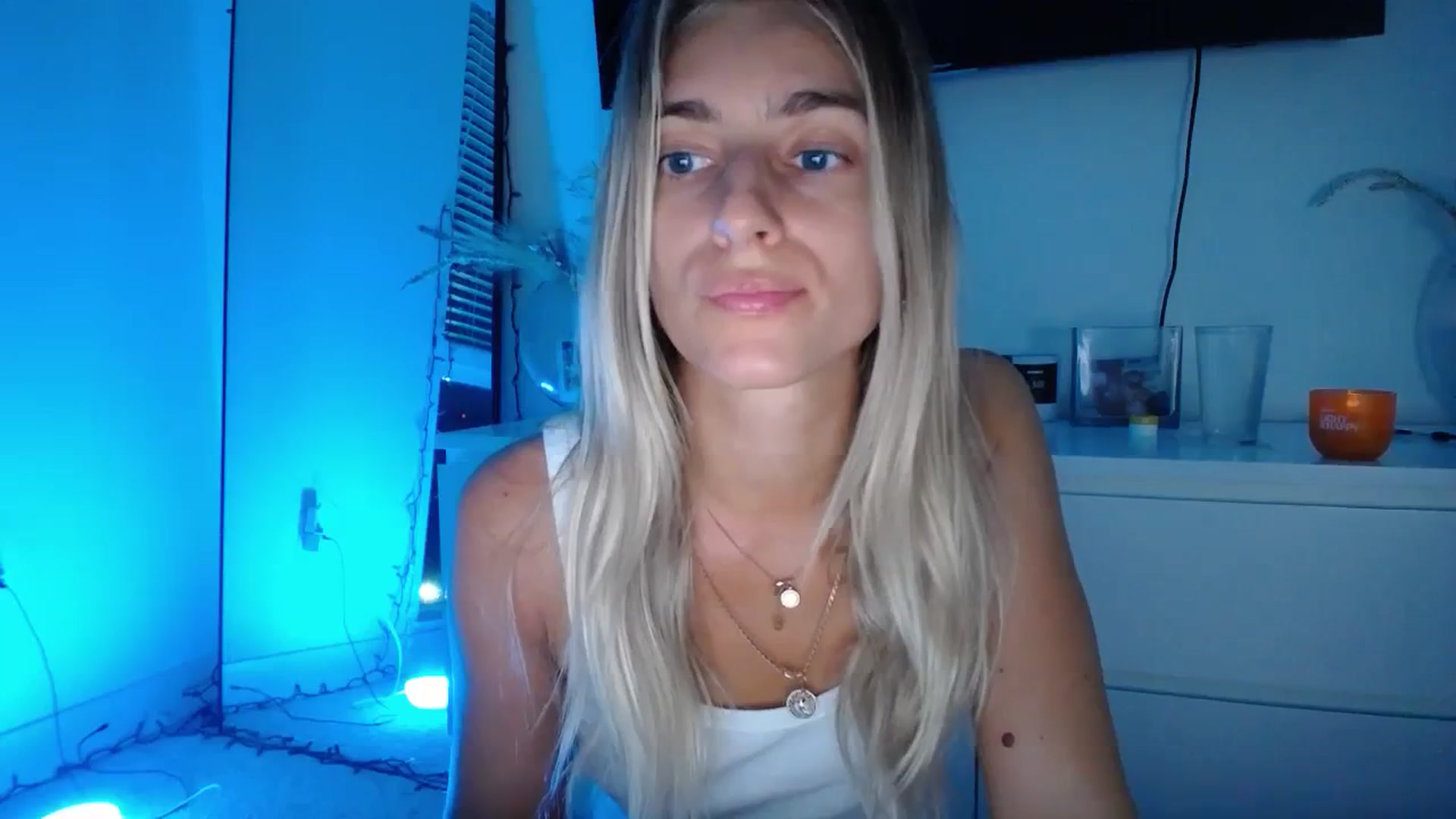 Gallery image thumbnail from Vodka_Queen's myfreecams stream on, 11/08/2023, 07:14 image 17 of 20