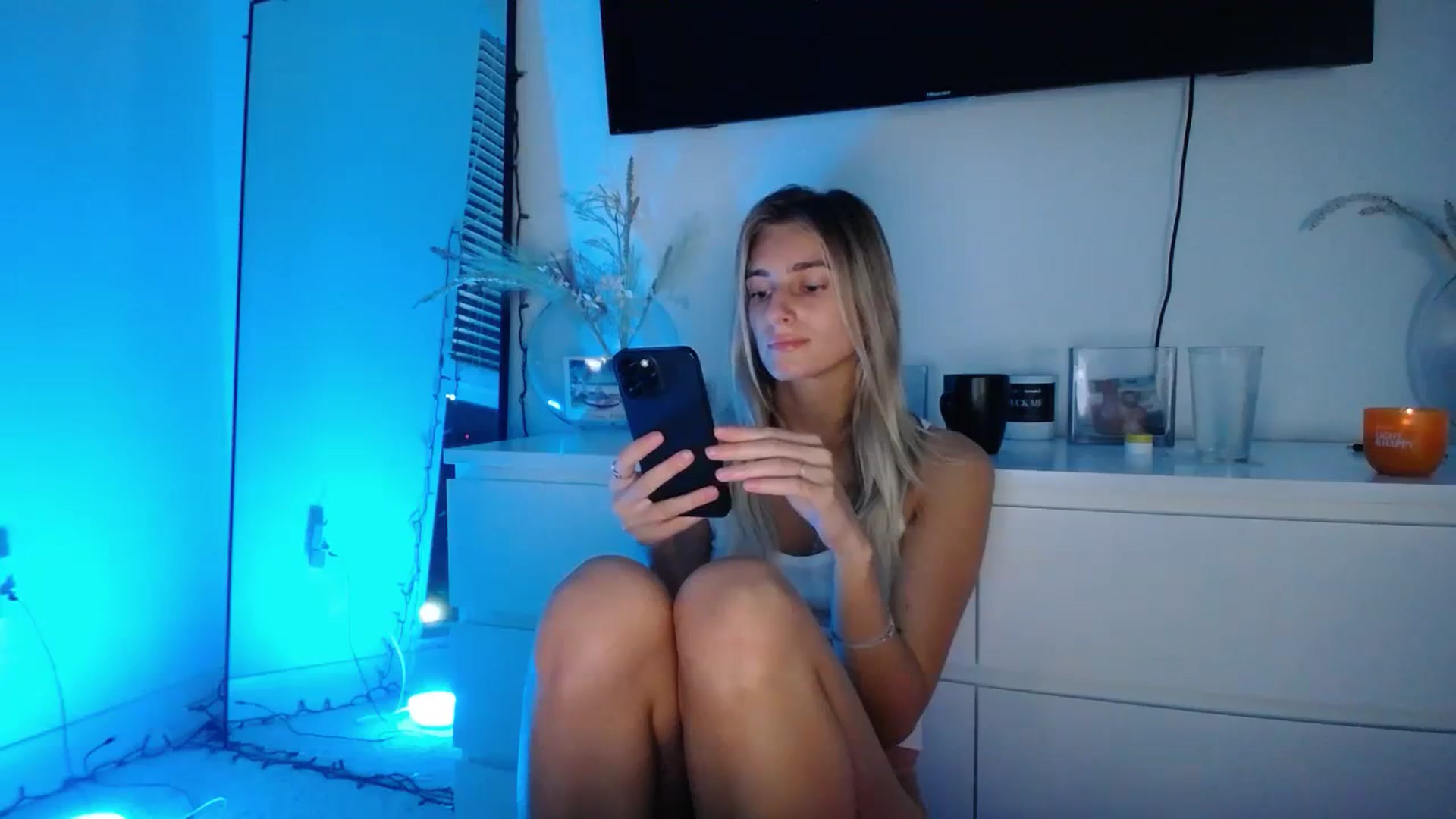 Gallery image thumbnail from Vodka_Queen's myfreecams stream on, 11/08/2023, 07:14 image 10 of 20