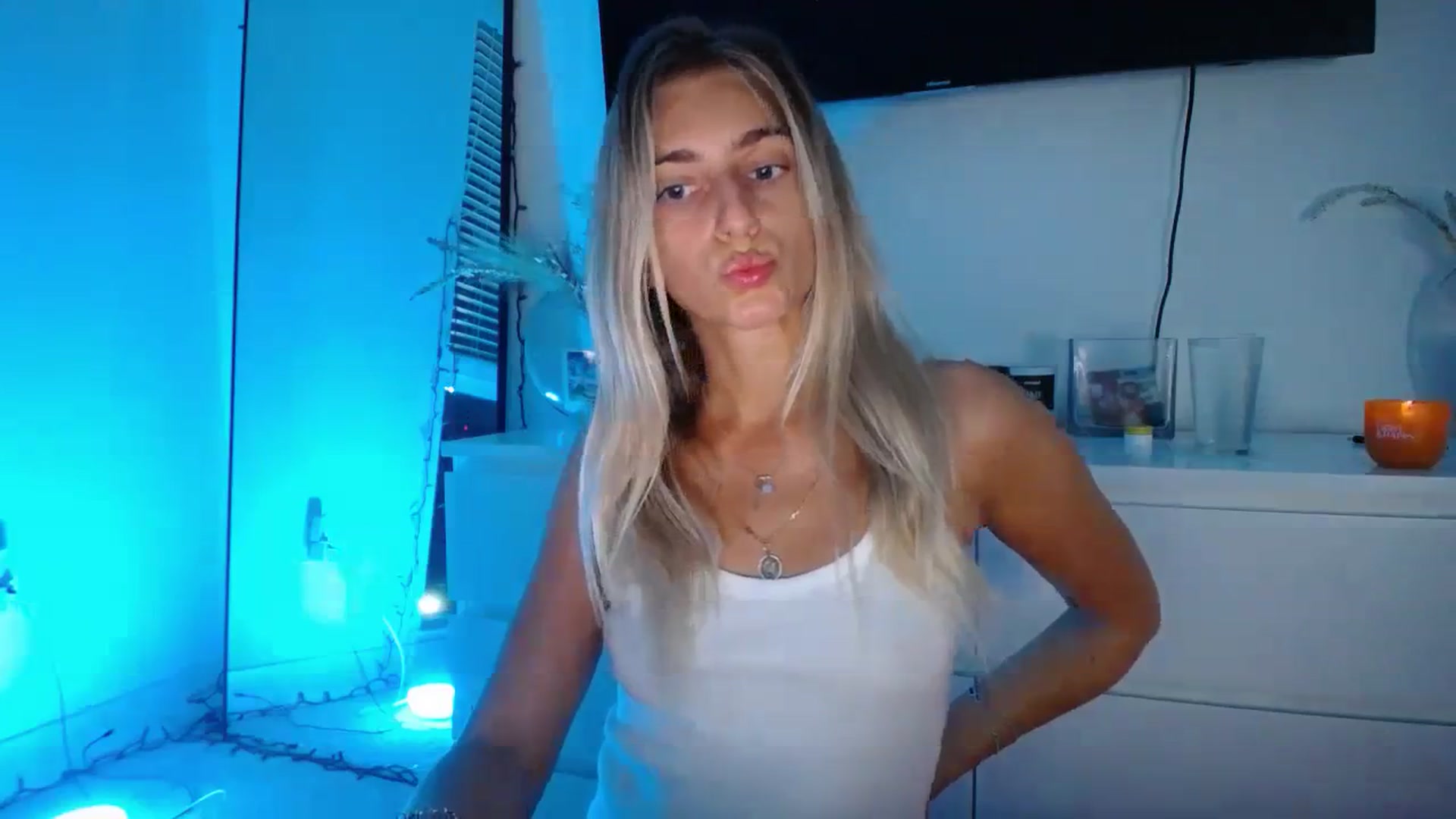 Gallery image thumbnail from Vodka_Queen's myfreecams stream on, 11/08/2023, 07:14 image 8 of 20