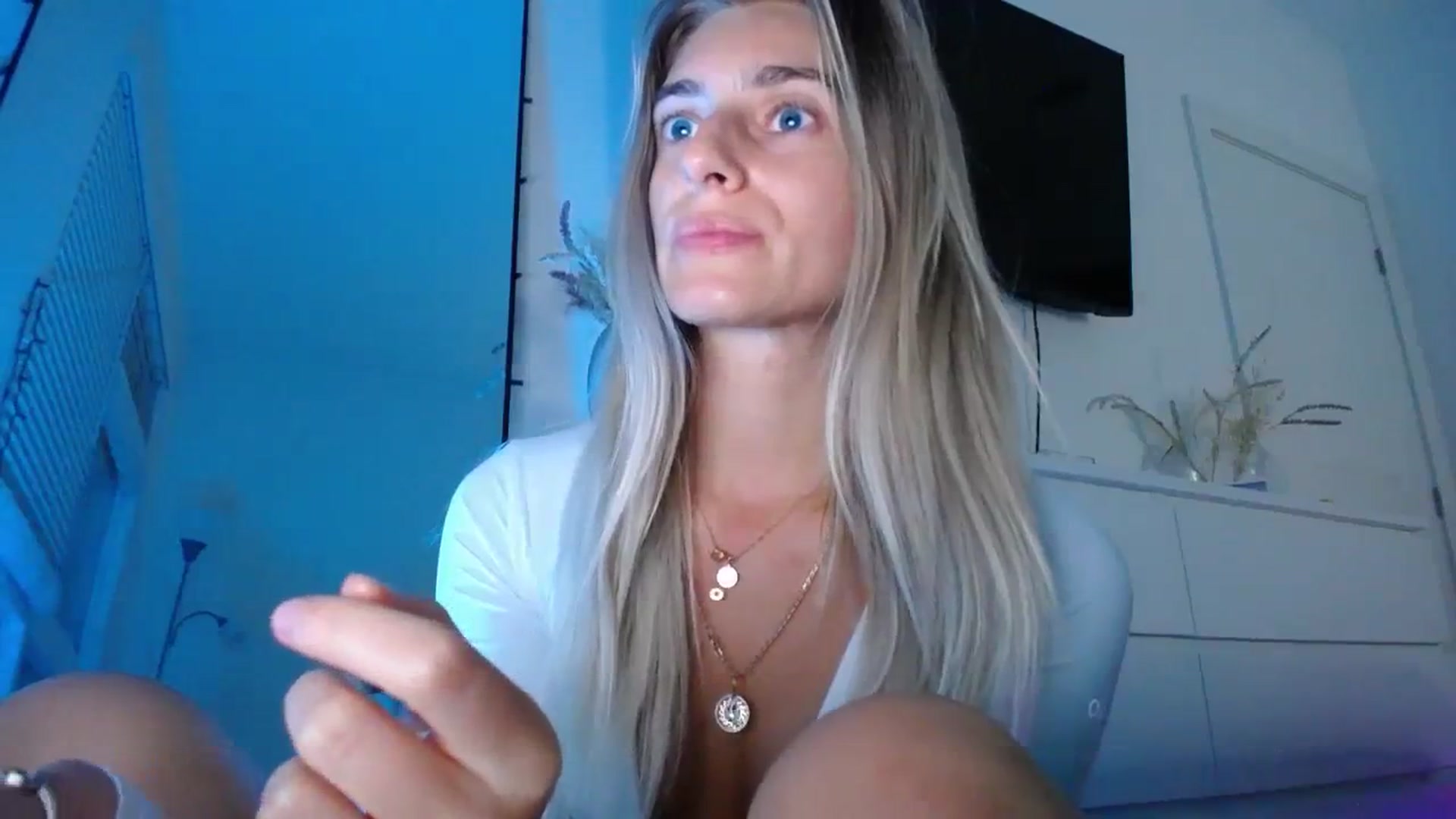 Gallery image thumbnail from Vodka_Queen's myfreecams stream on, 11/10/2023, 06:24 image 15 of 20