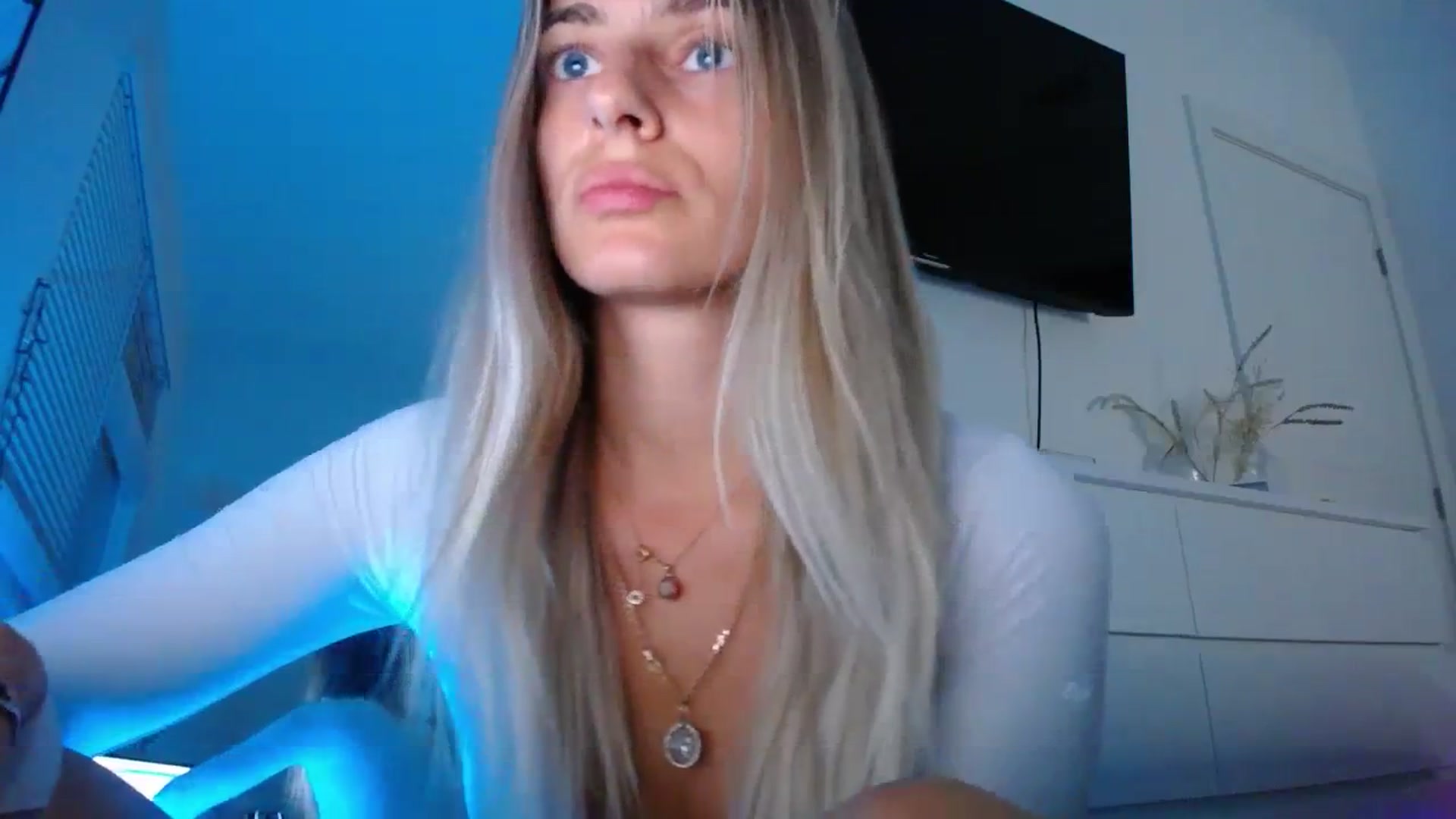 Gallery image thumbnail from Vodka_Queen's myfreecams stream on, 11/10/2023, 06:24 image 17 of 20
