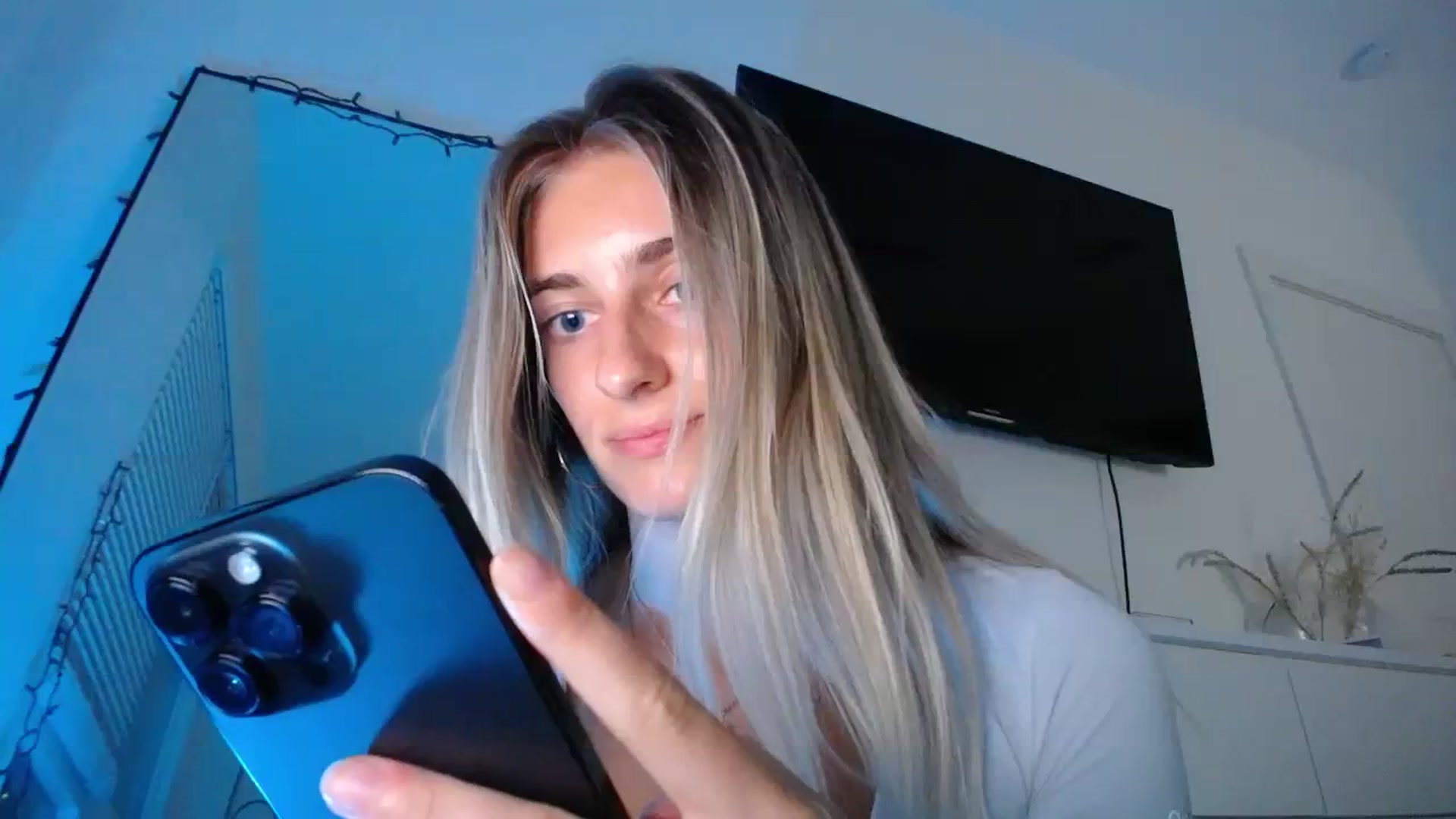 Gallery image thumbnail from Vodka_Queen's myfreecams stream on, 11/10/2023, 06:24 image 14 of 20