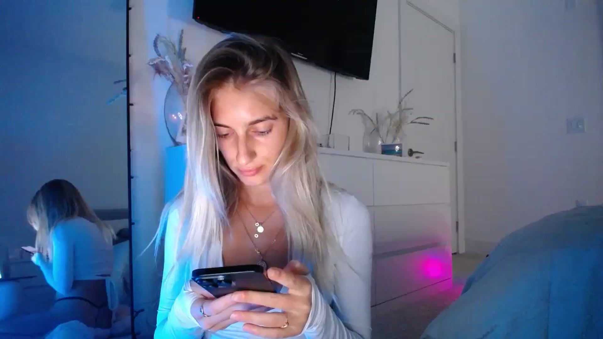 Gallery image thumbnail from Vodka_Queen's myfreecams stream on, 11/10/2023, 08:15 image 5 of 20