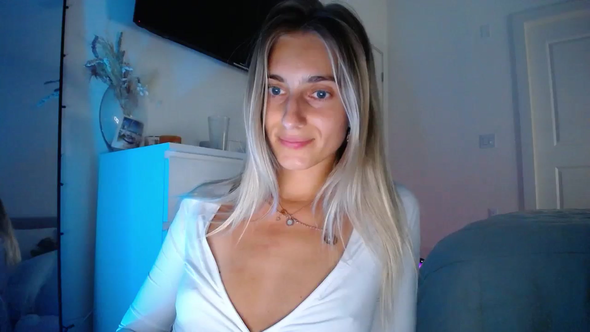 Gallery image thumbnail from Vodka_Queen's myfreecams stream on, 11/10/2023, 08:49 image 15 of 20