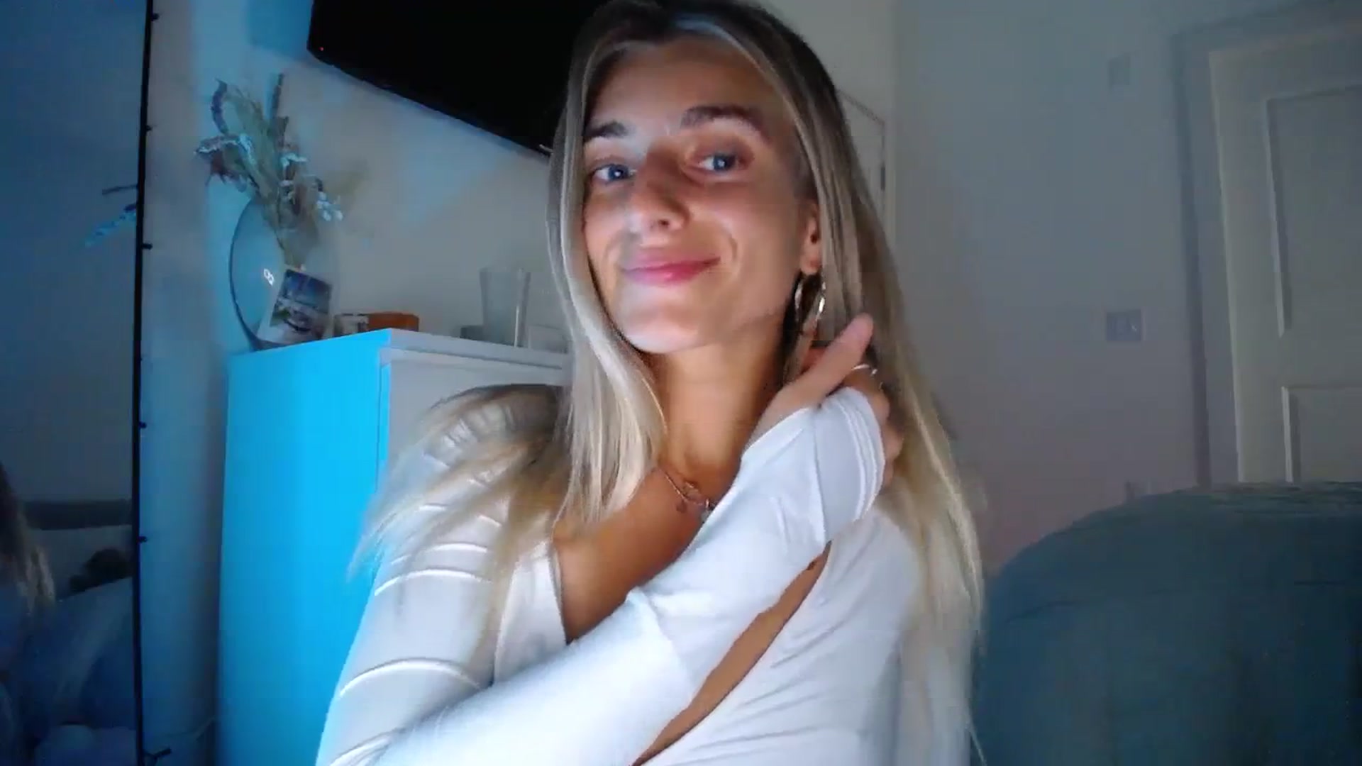 Gallery image thumbnail from Vodka_Queen's myfreecams stream on, 11/10/2023, 08:49 image 14 of 20