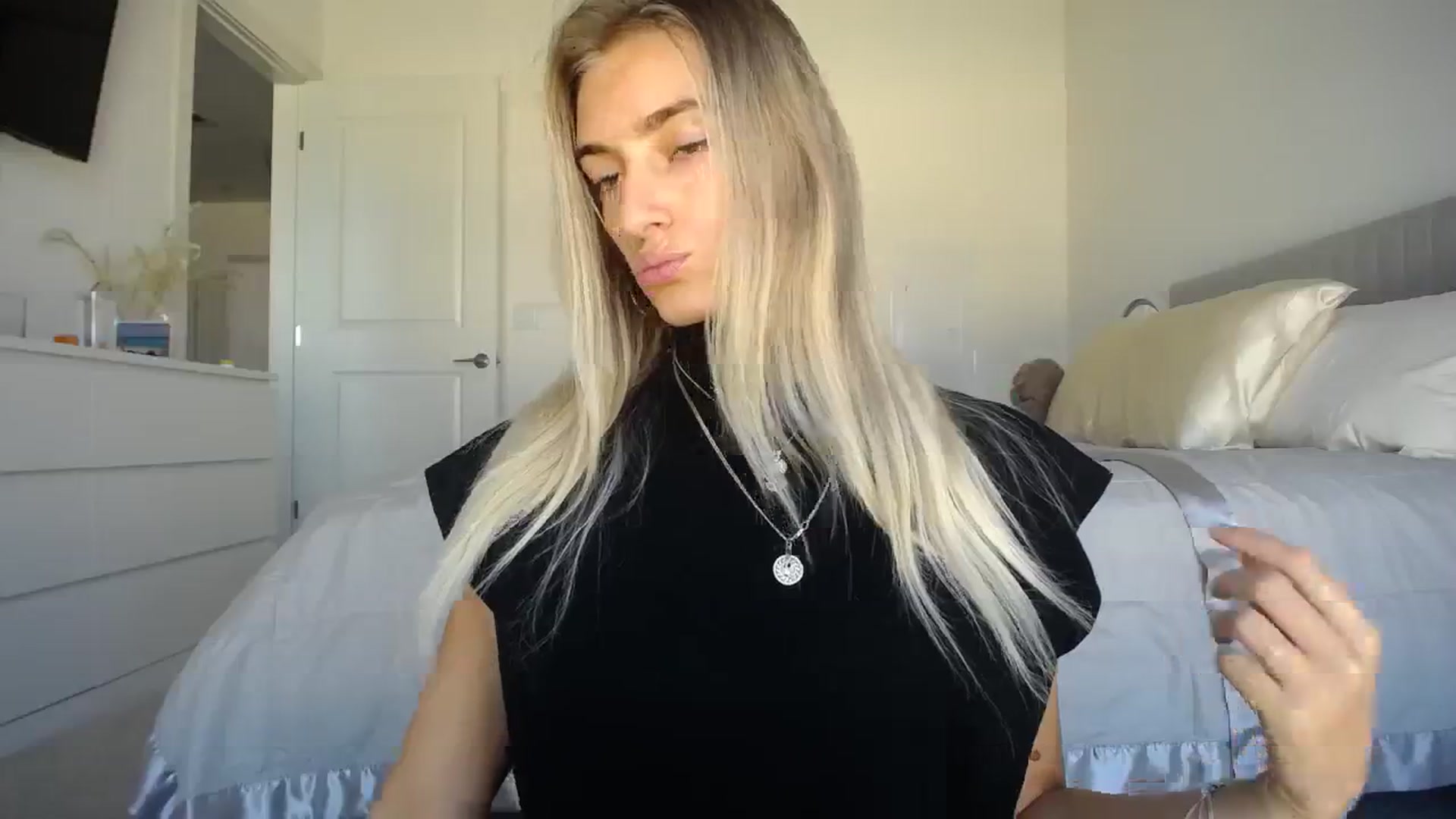 Gallery image thumbnail from Vodka_Queen's myfreecams stream on, 11/11/2023, 21:38 image 4 of 20